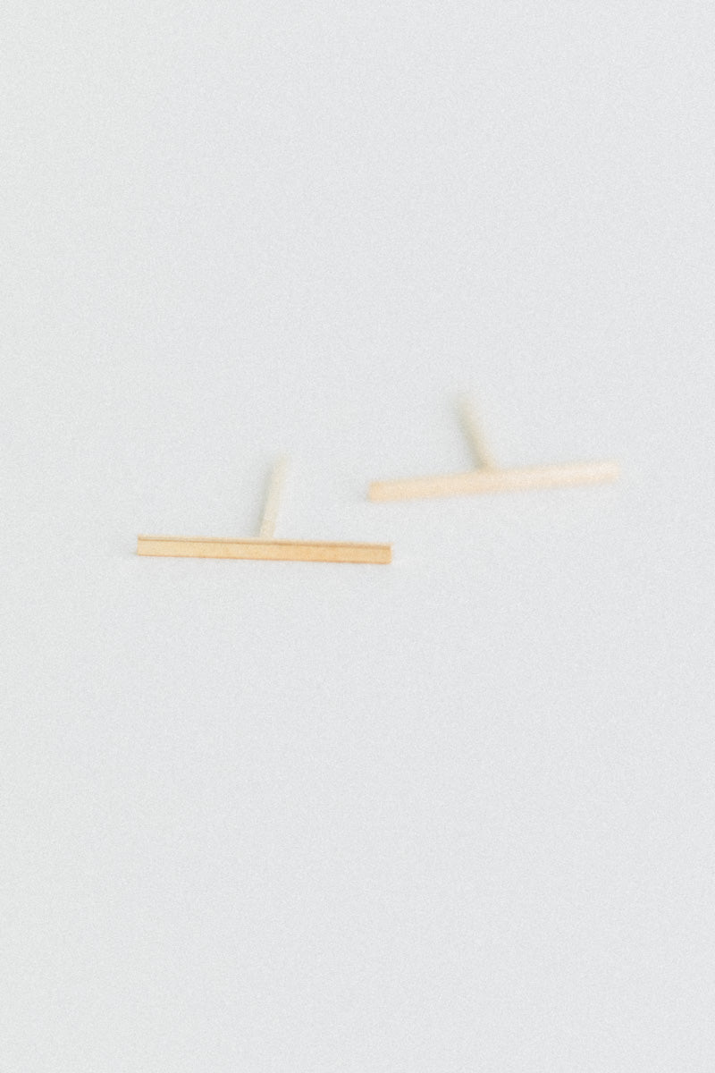 LONG STAPLE STUD IN 14K GOLD (SINGLE)