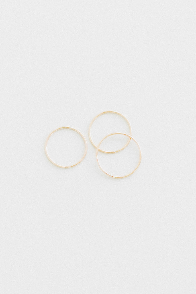 SMALL TUBE BAND RING IN 14K GOLD