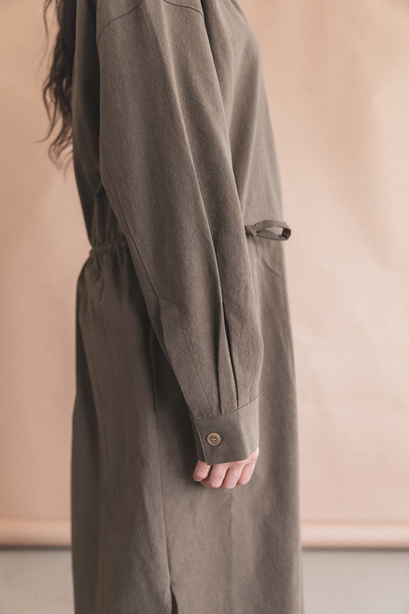 FILTER DRESS IN BROWN