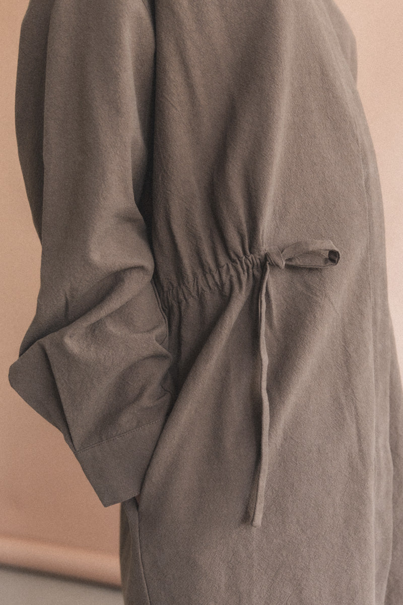 FILTER DRESS IN BROWN