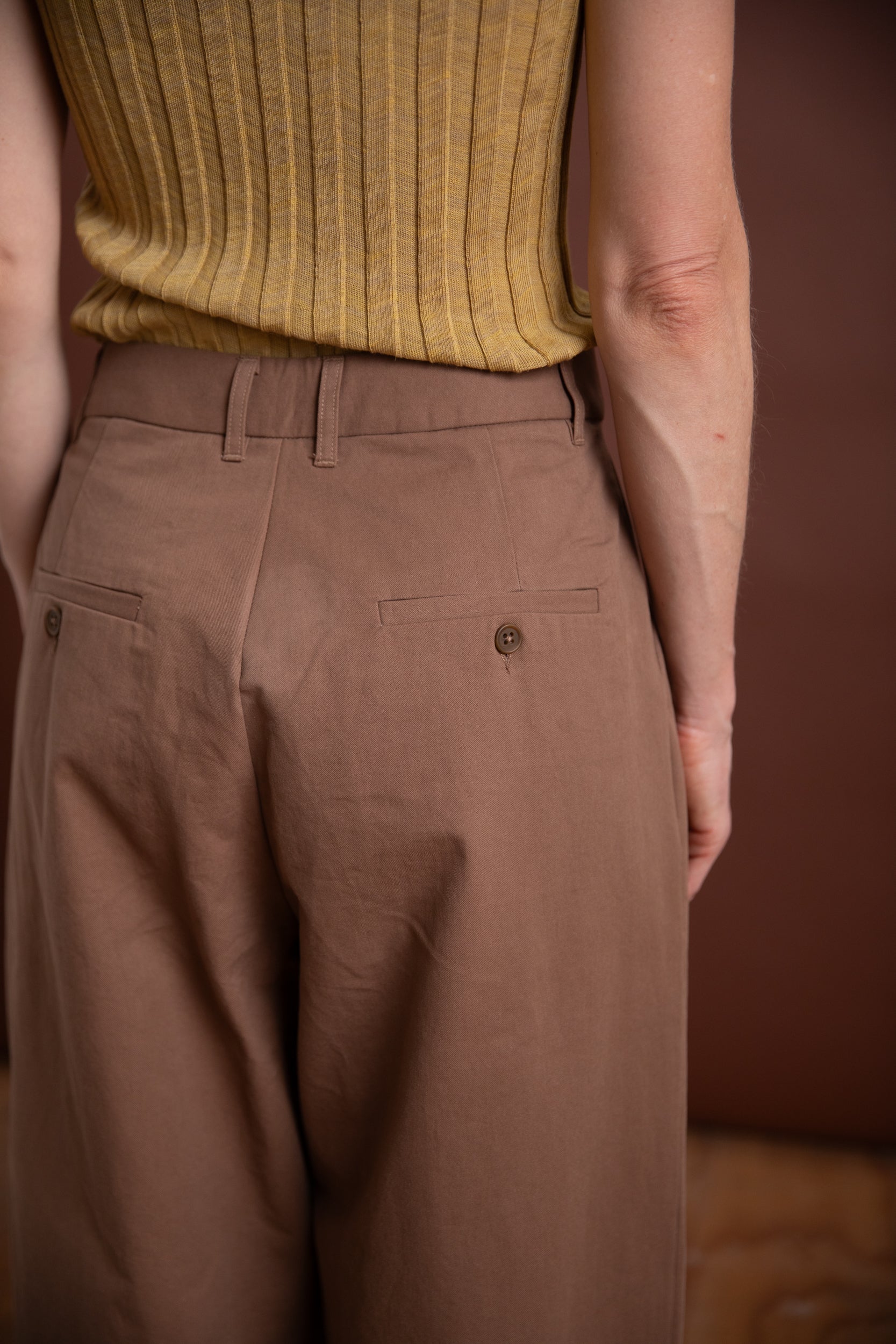 SELENO PLEAT PANT IN CLAY