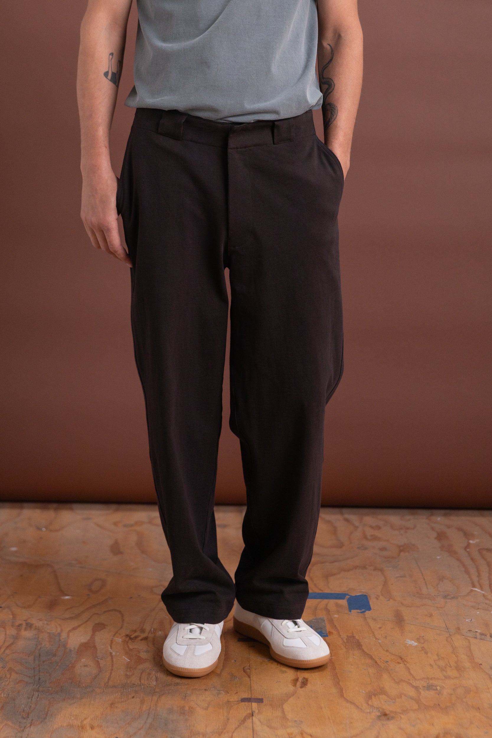 JERSEY TROUSER IN BLACK MUSHROOM