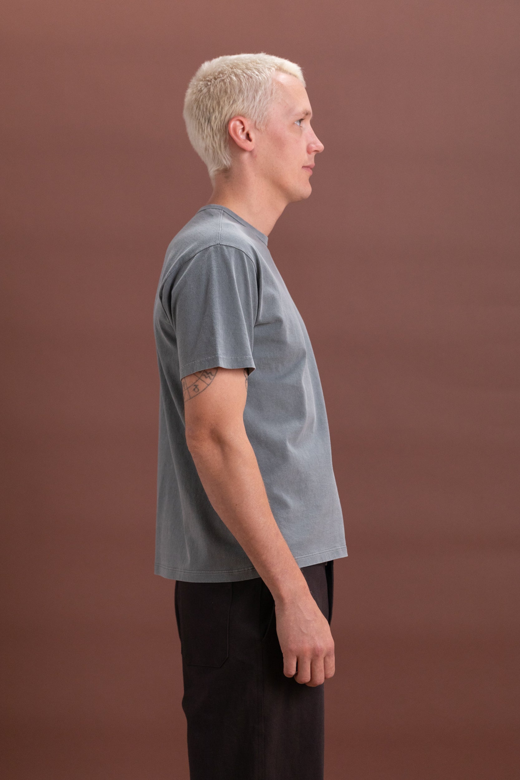 OUR TEE SHIRT IN PIGMENT KELP