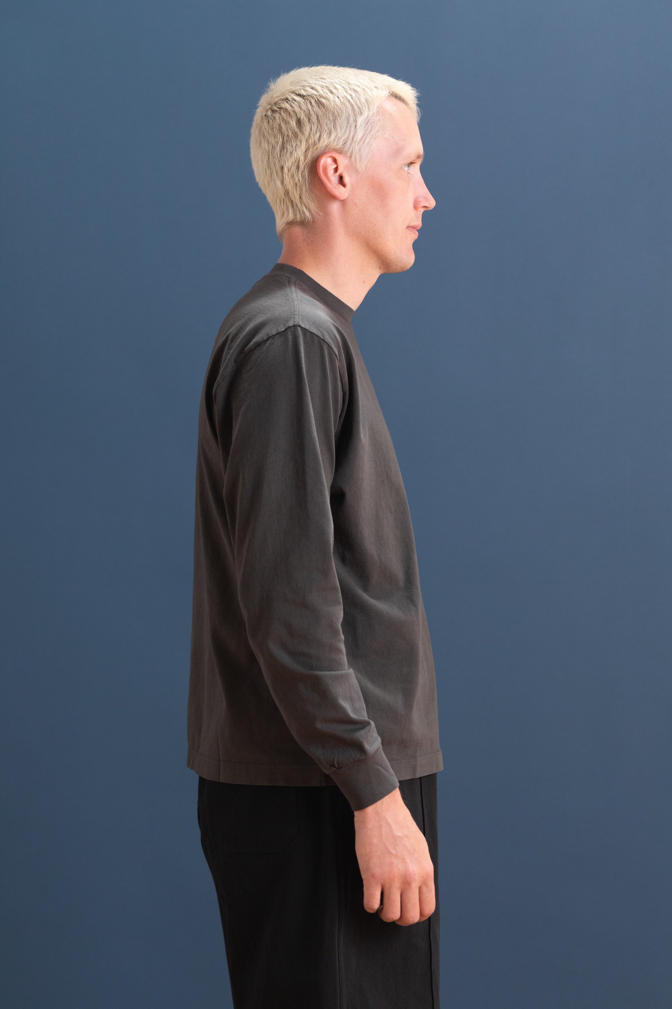 LONG SLEEVE MUNICIPAL TEE IN GRANITE