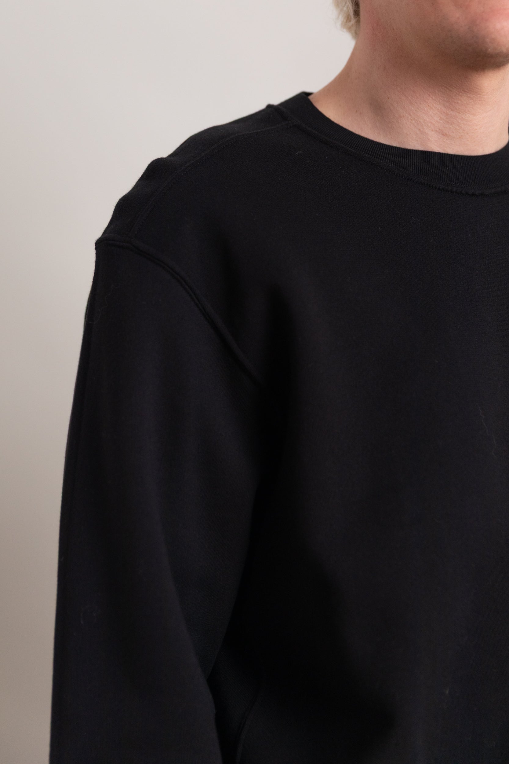 MINI CREWNECK IN BLACK
