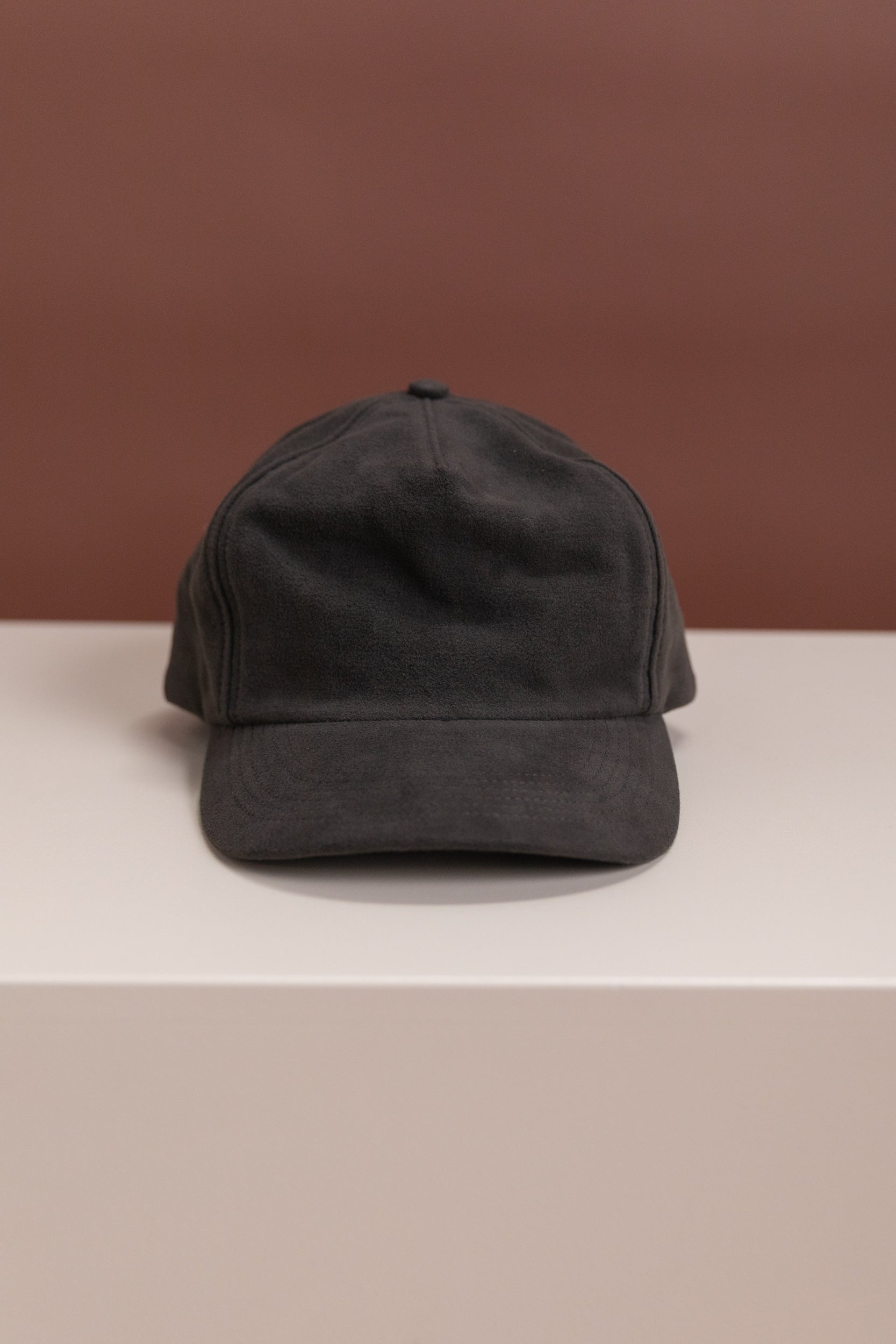 CAP IN BLACK MOLESKIN