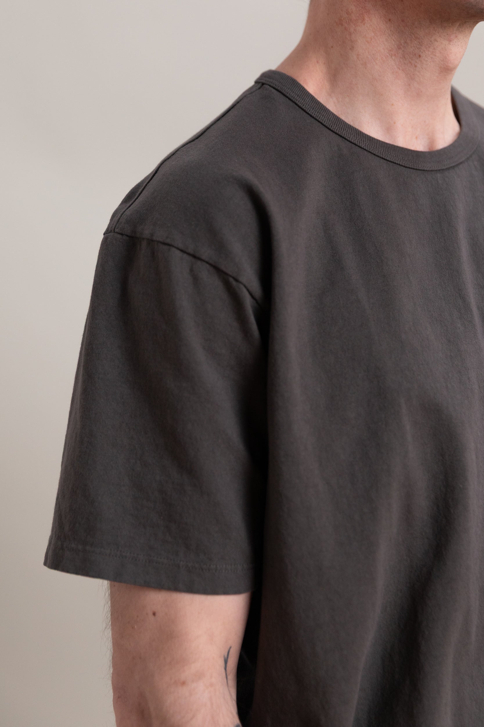 OUR TEE SHIRT IN PEWTER