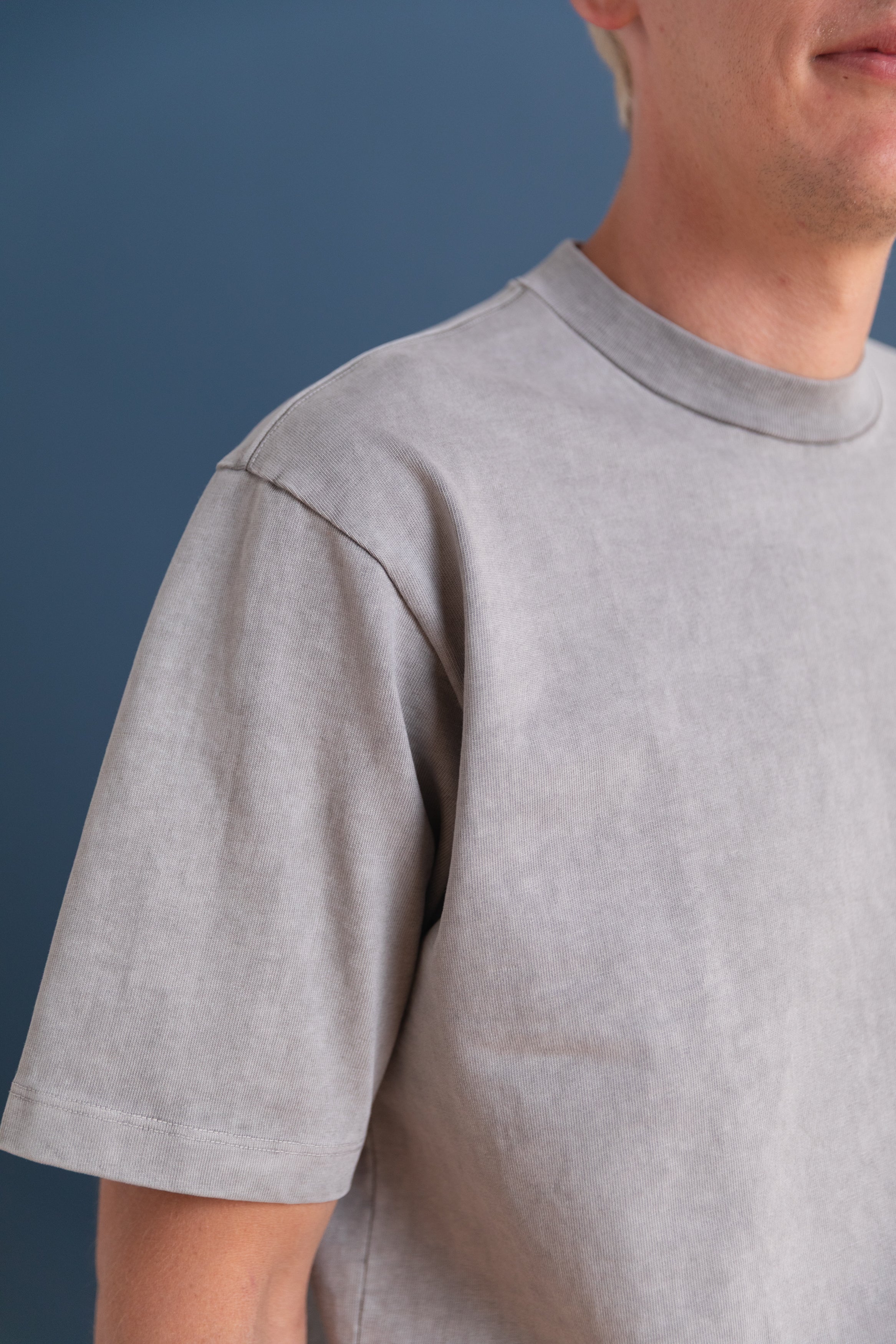 SHORT SLEEVE RUGBY TEE IN PIGMENT CHALK