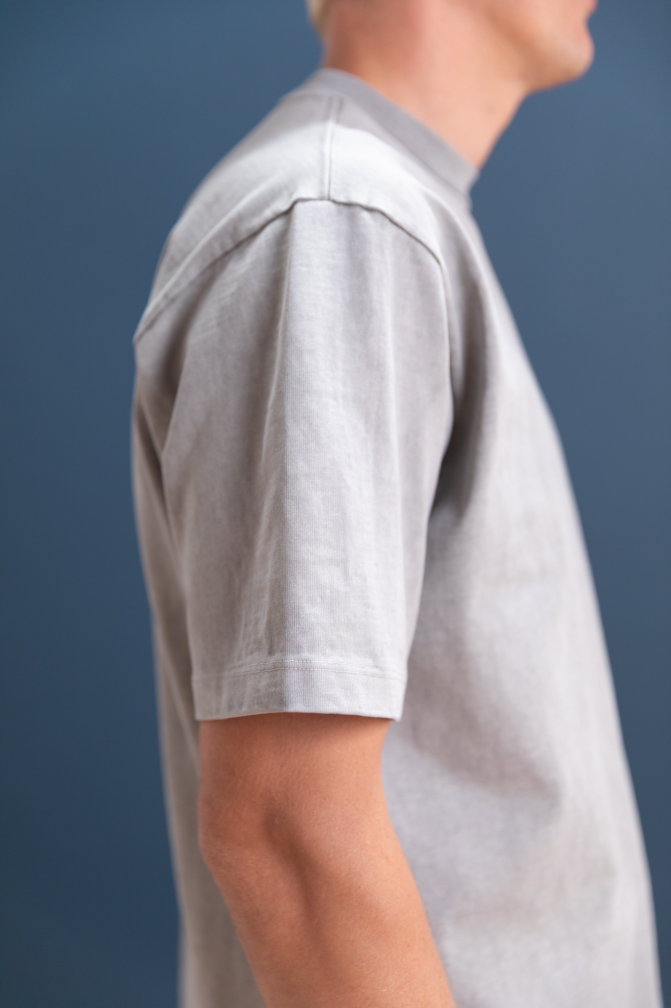 SHORT SLEEVE RUGBY TEE IN PIGMENT CHALK