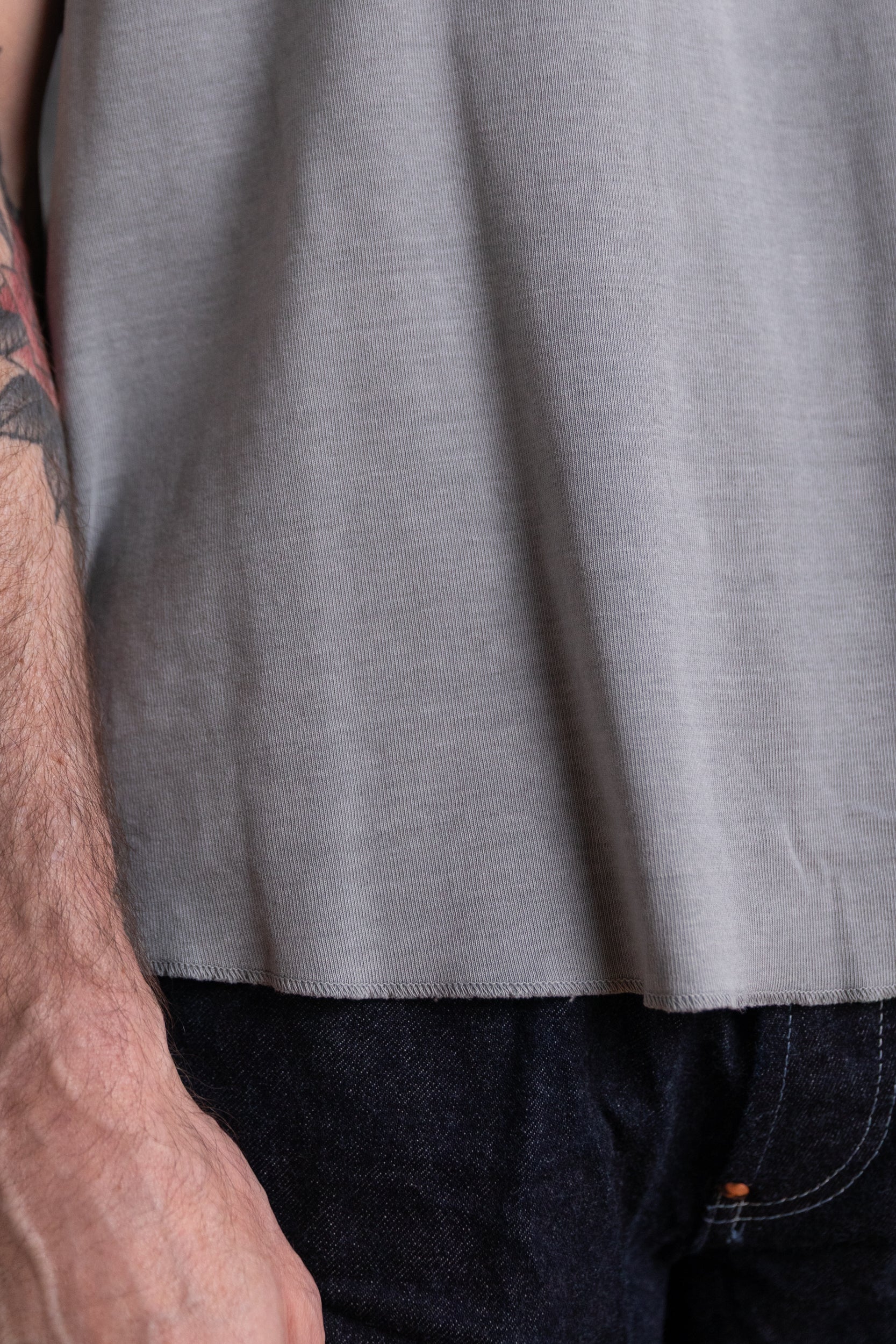 SIERRA STRIPE TEE SHIRT IN PIGMENT CHALK