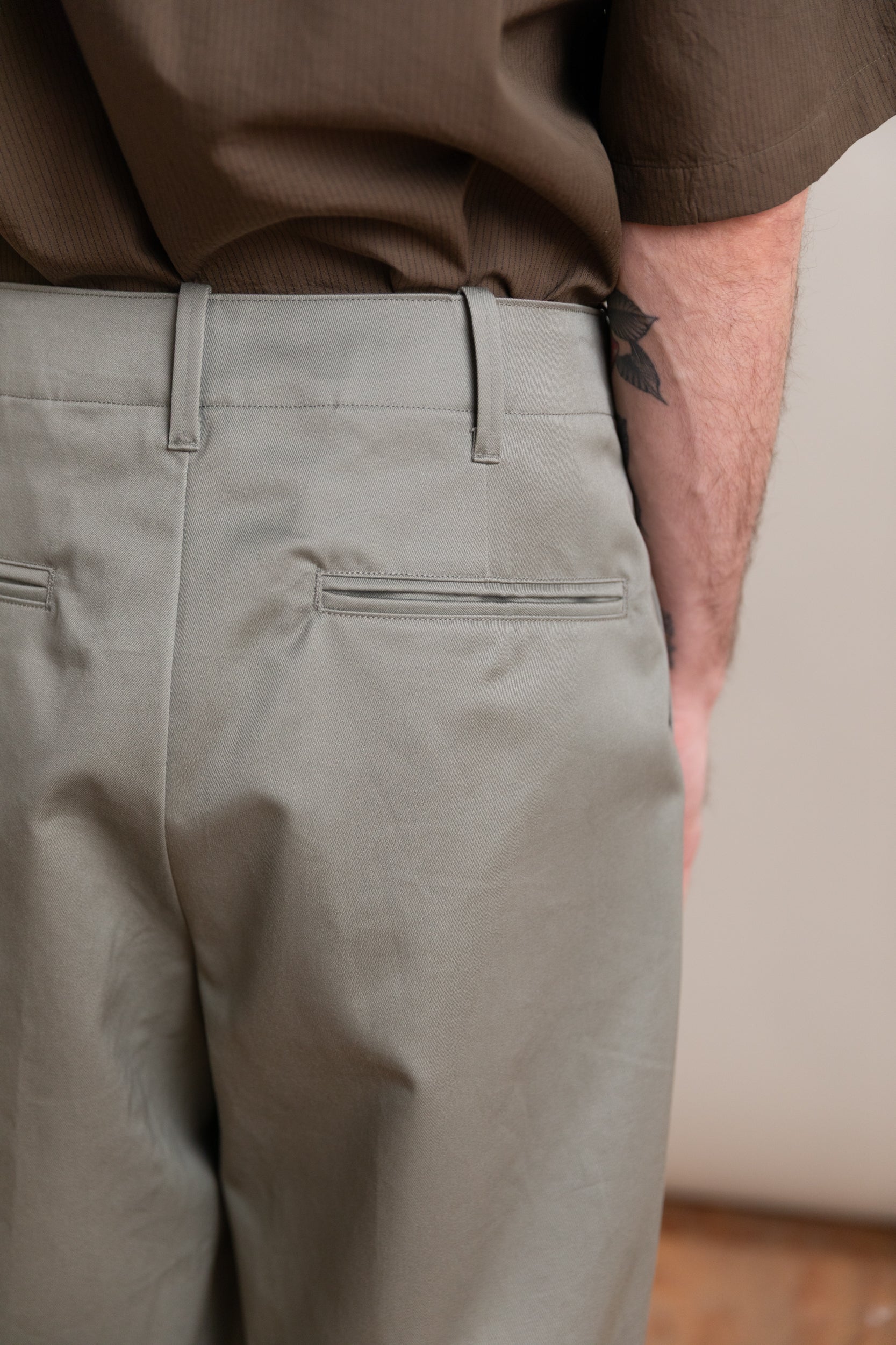 TWILL TROUSER IN SAGE