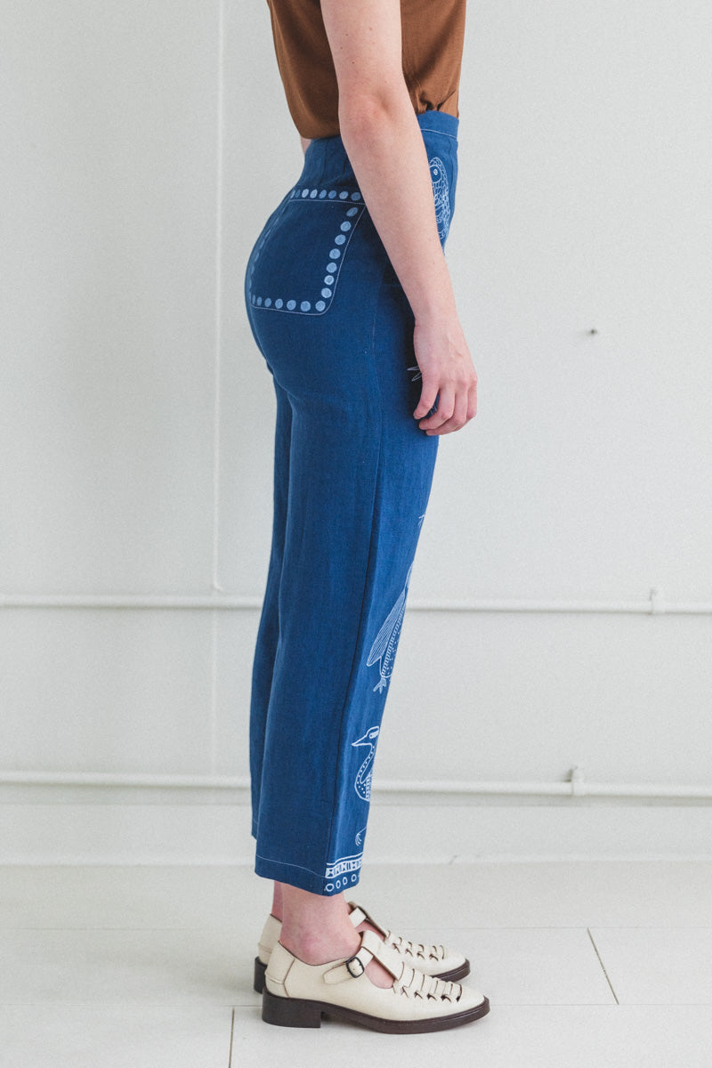 PAINTED FAUNA TROUSERS IN NAVY LINEN