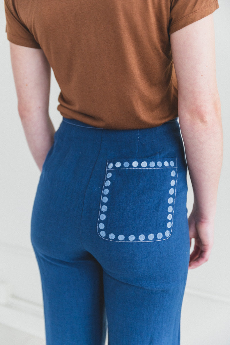 PAINTED FAUNA TROUSERS IN NAVY LINEN