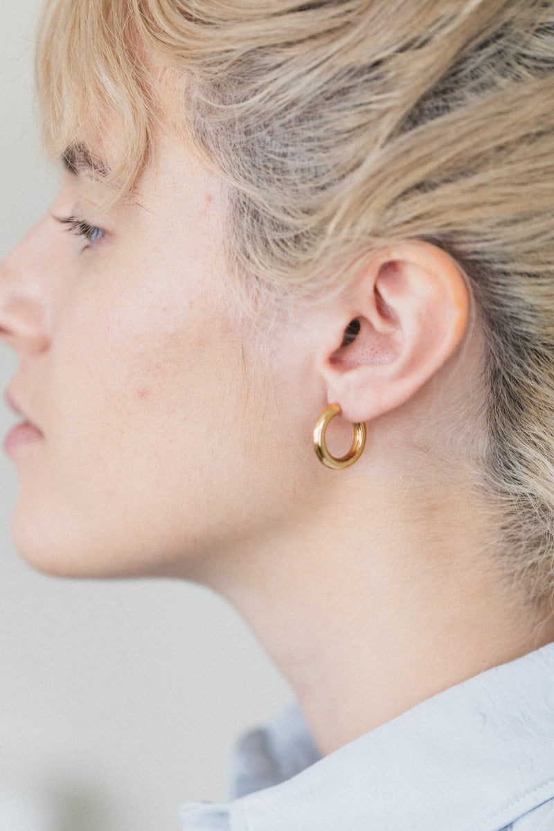MEDIUM HOOP EARRINGS