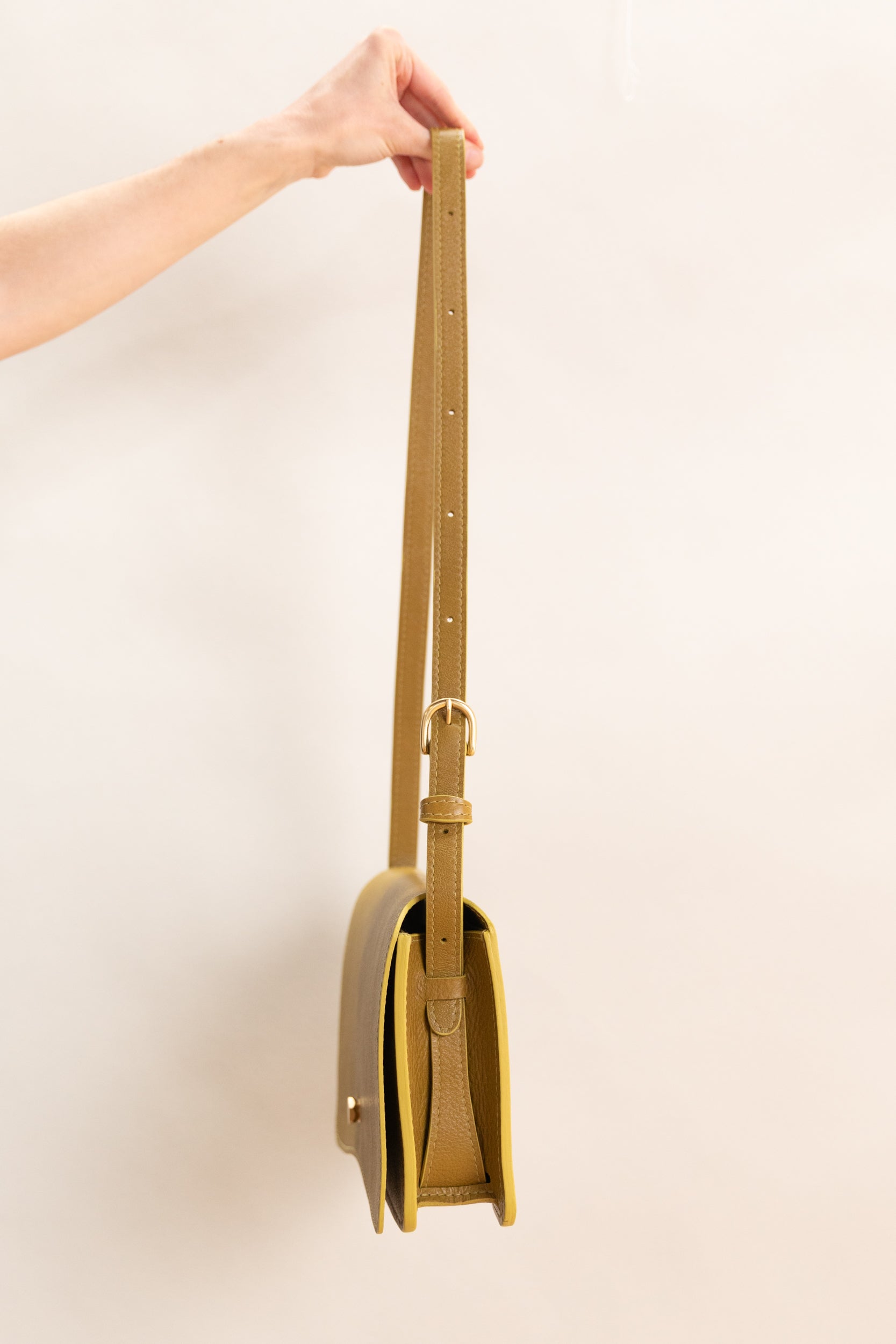 VAL IN GREEN OCHRE PEBBLE LEATHER