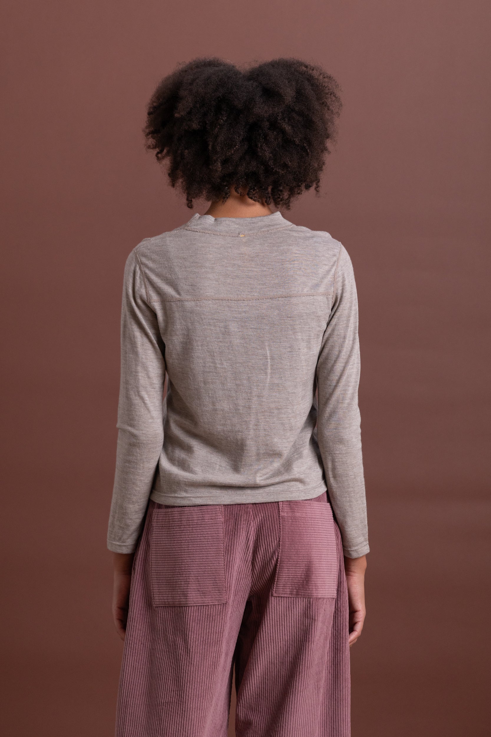 R19 U6 LONG SLEEVE UNDER LAYER IN GROUND KNIT