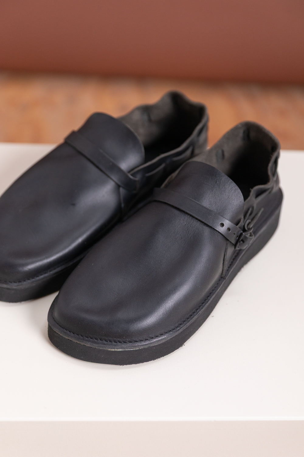 R19V1 AURORA LOW IN BLACK HORWEEN