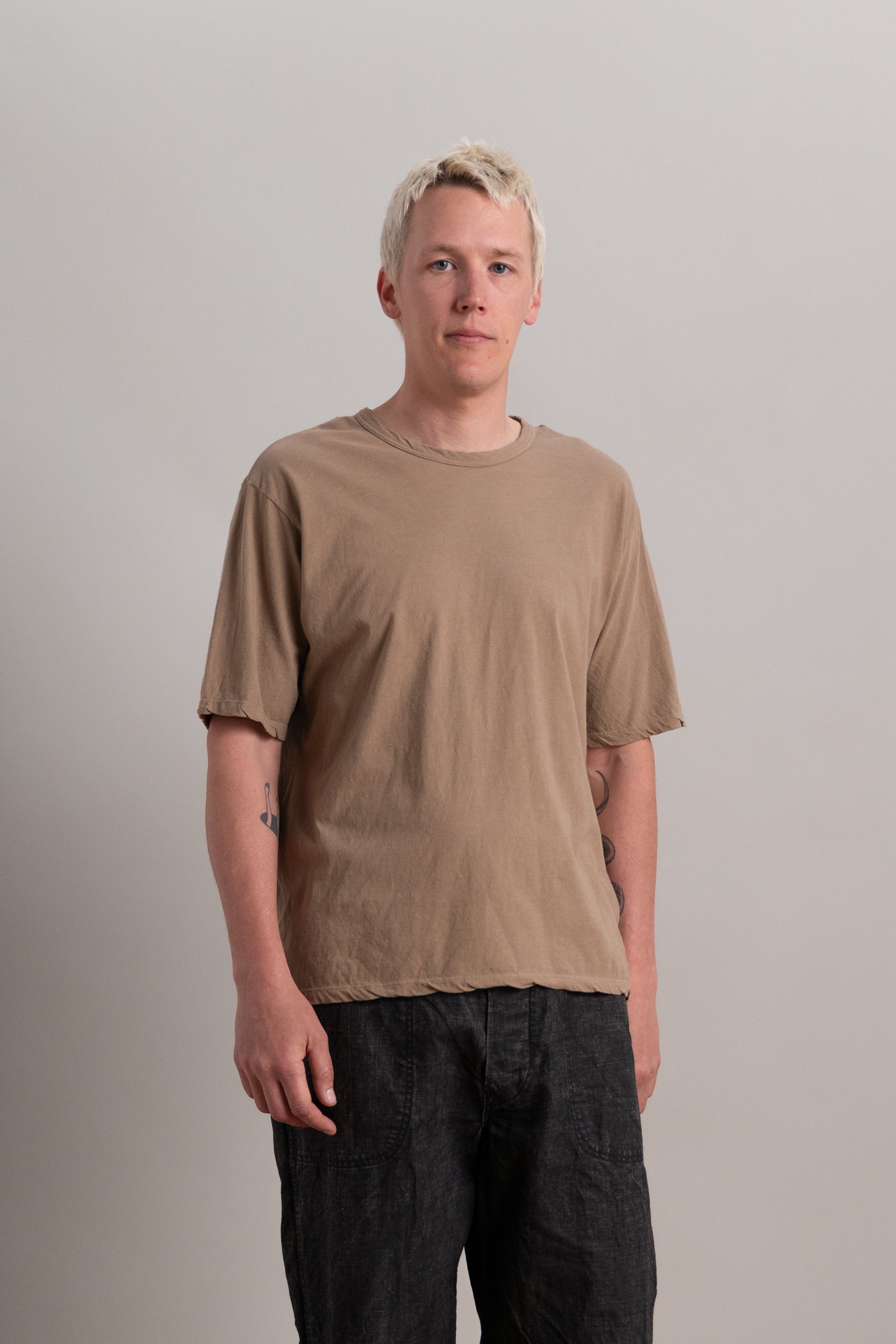 R20 T5 BINDER T-SHIRT IN DUST JERSEY