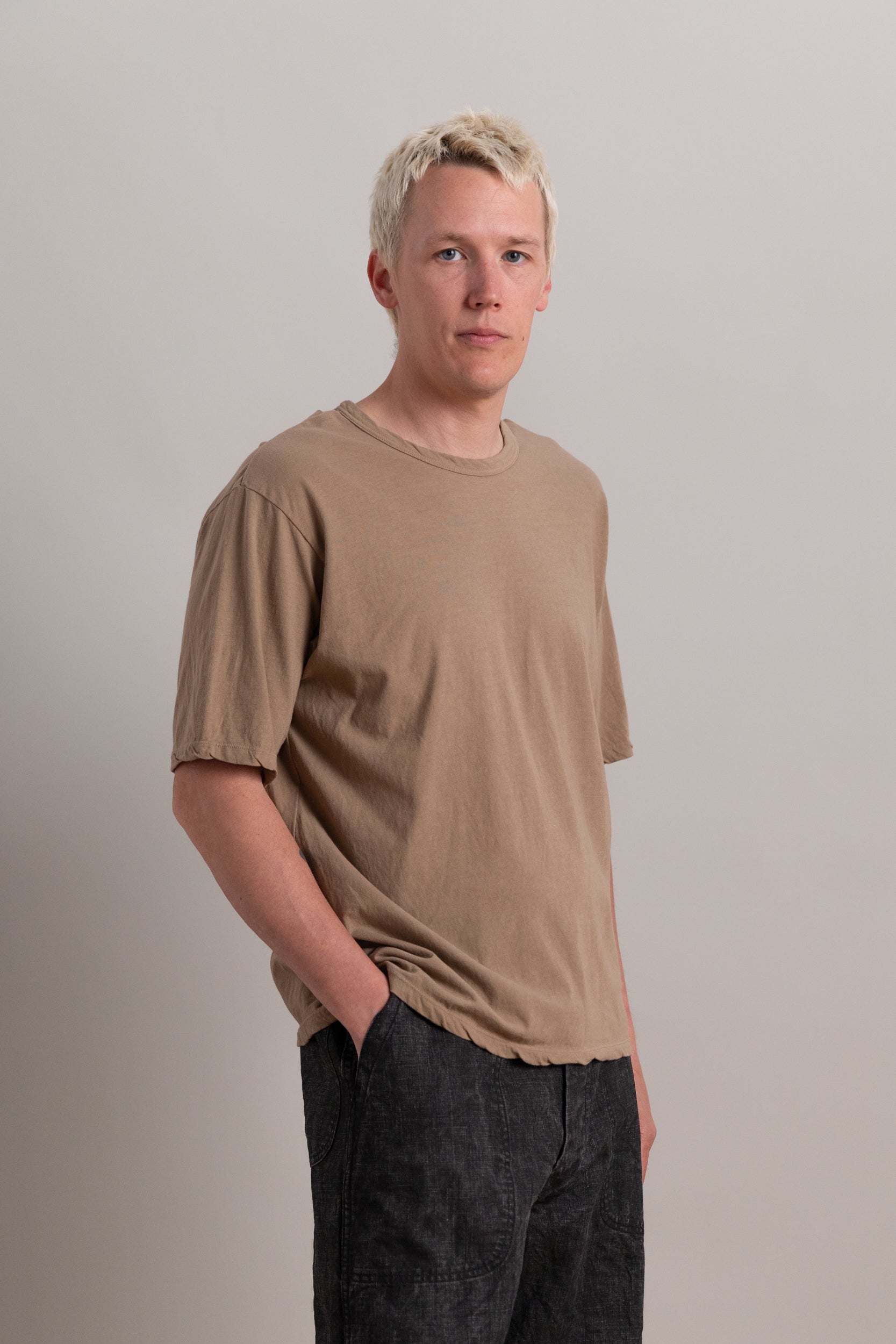 R20 T5 BINDER T-SHIRT IN DUST JERSEY