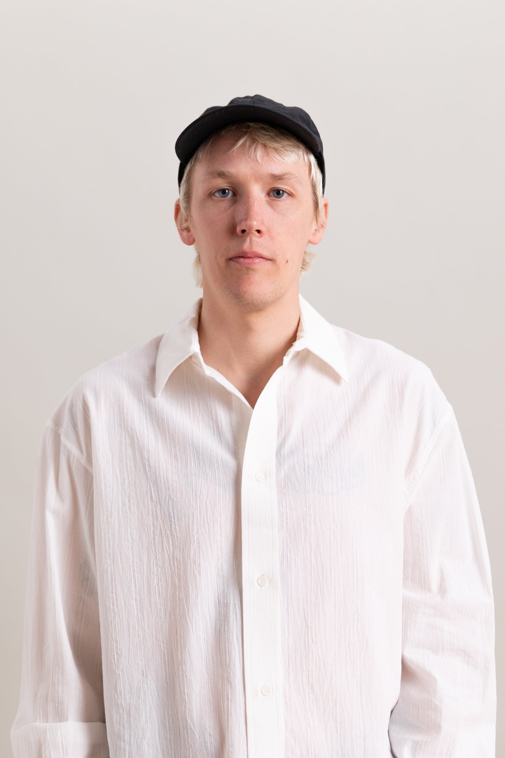 R20 C3 DEEP CAP IN BLACK LINEN