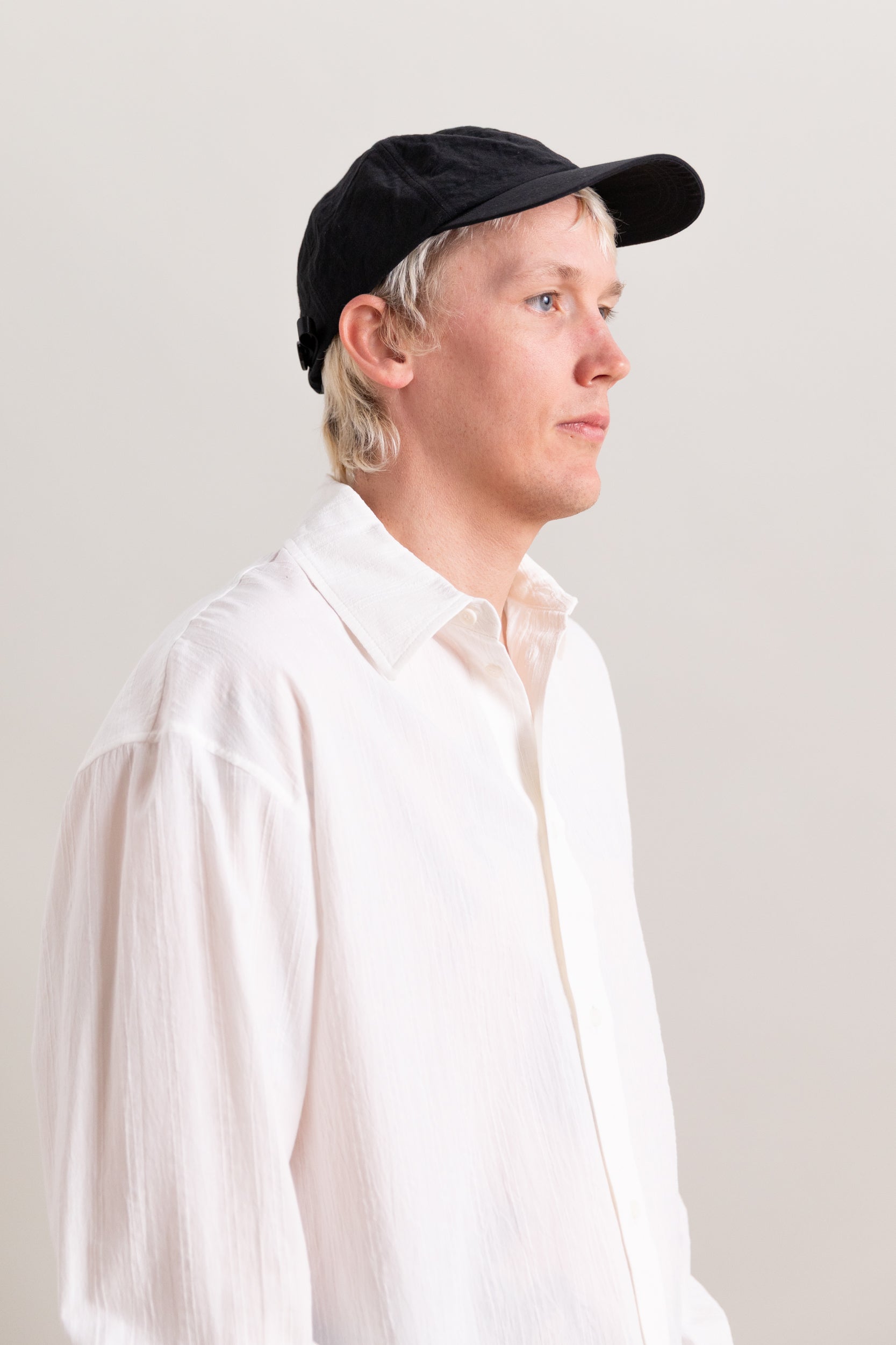 R20 C3 DEEP CAP IN BLACK LINEN