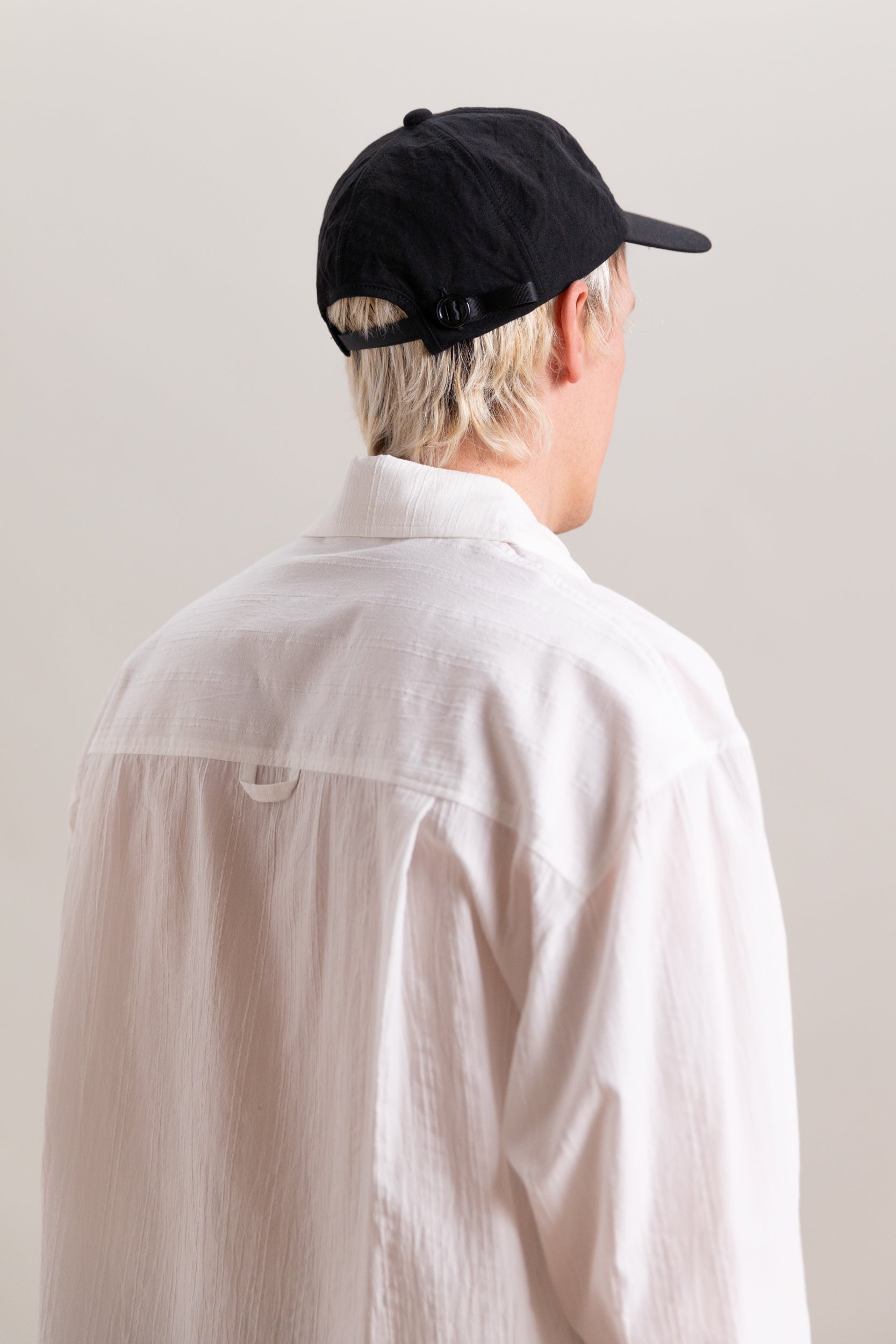 R20 C3 DEEP CAP IN BLACK LINEN