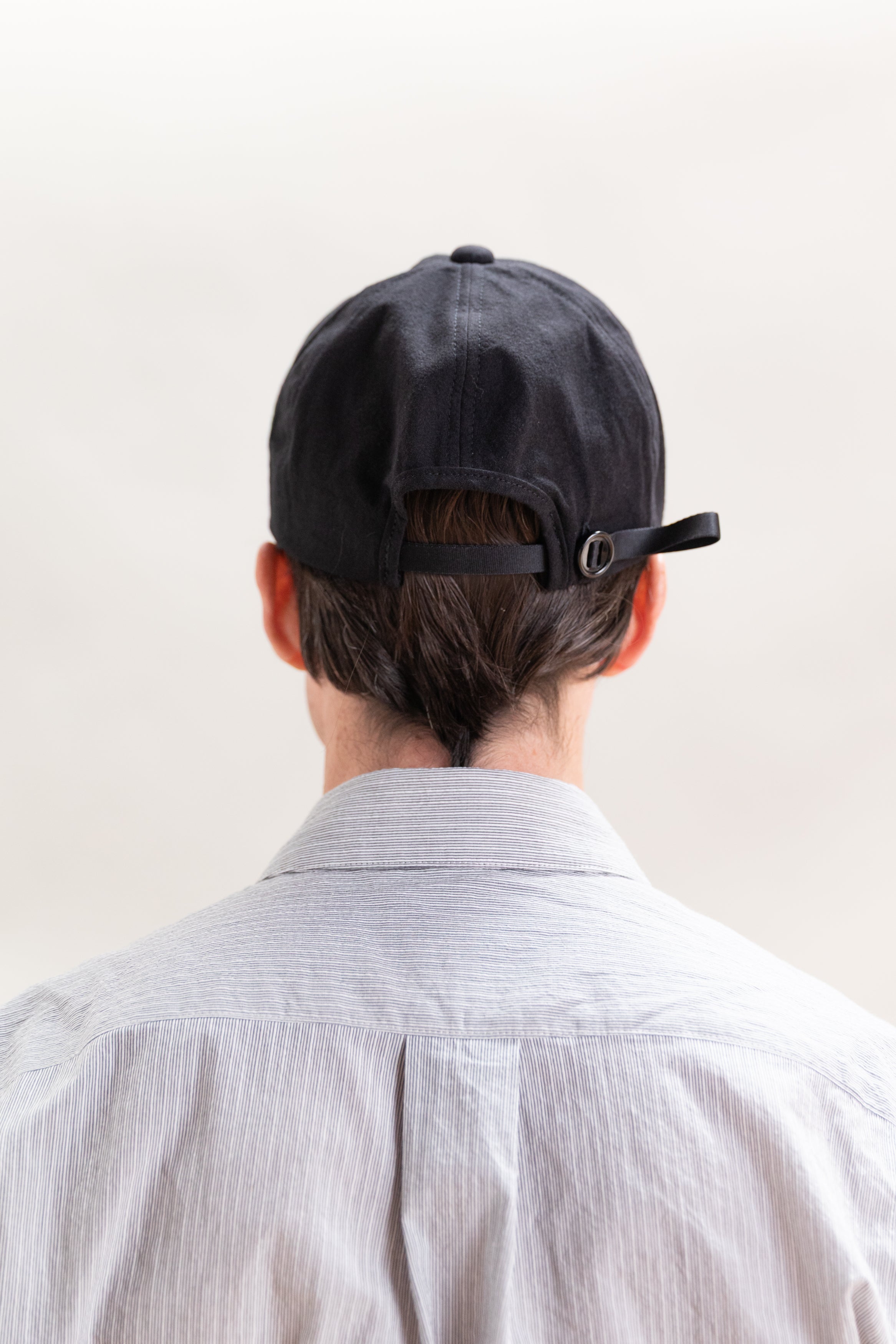 R0 C3 DEEP CAP IN BLACK WASH