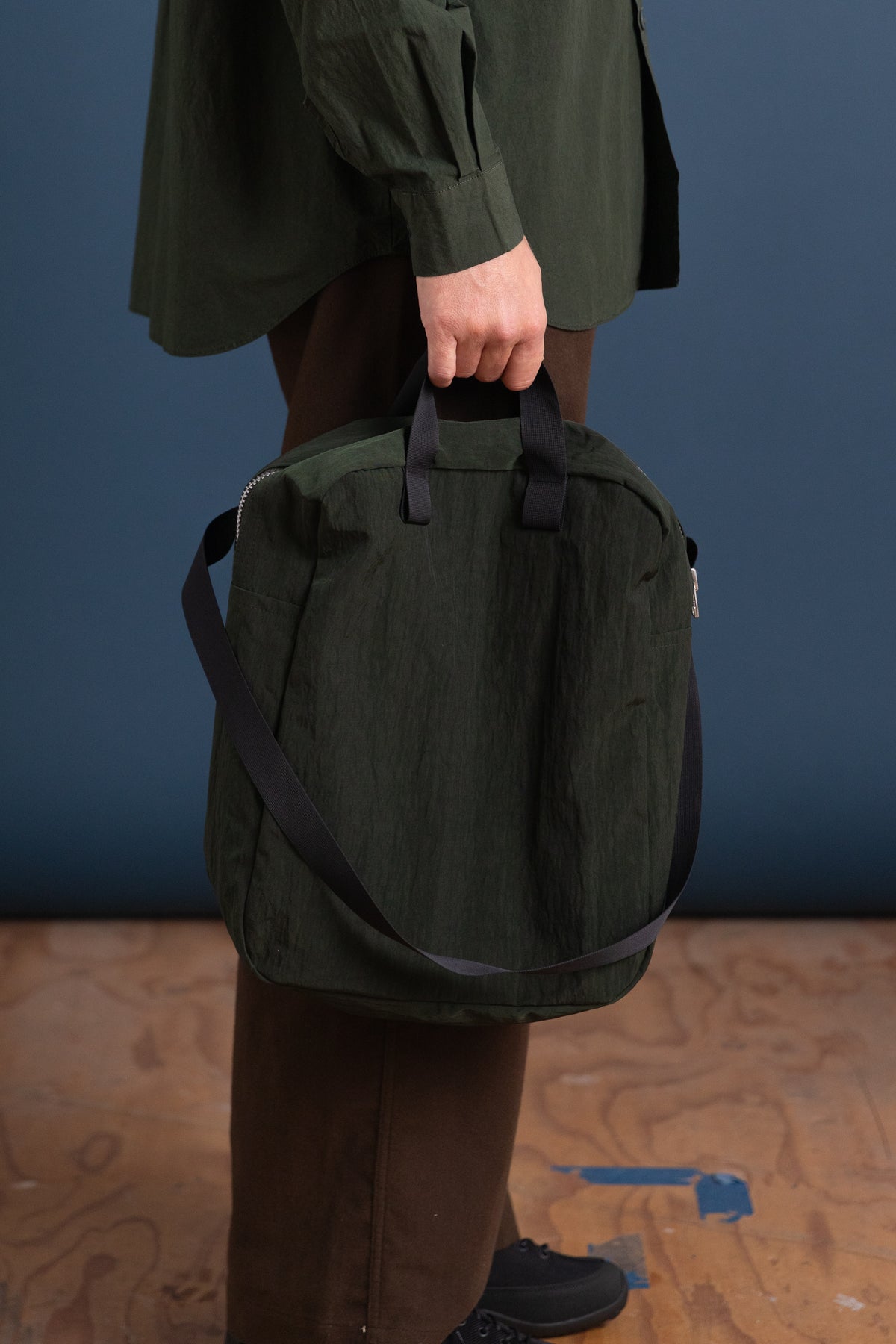R21 B0 ZIP TOTE IN JUNGLE NYLON