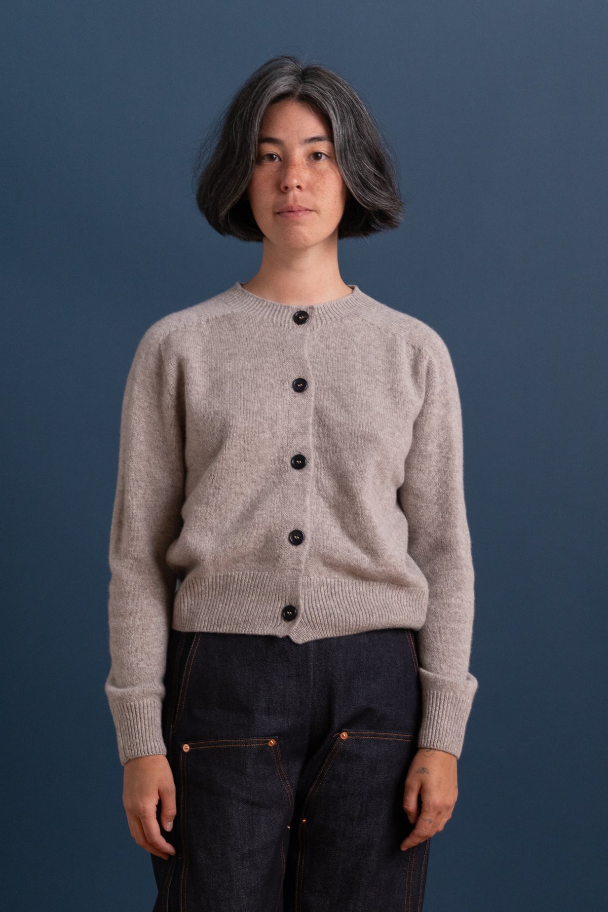 SMALL CREW NECK CARDIGAN IN NATURAL MERINO/CASHMERE