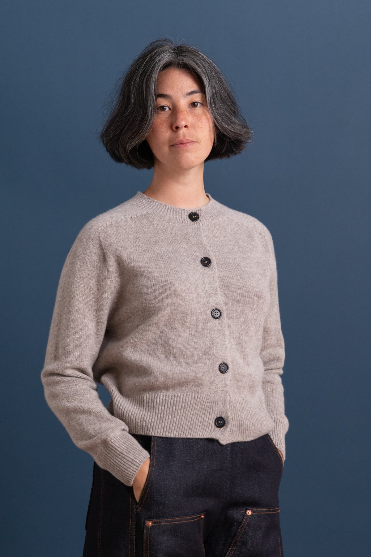 SMALL CREW NECK CARDIGAN IN NATURAL MERINO/CASHMERE