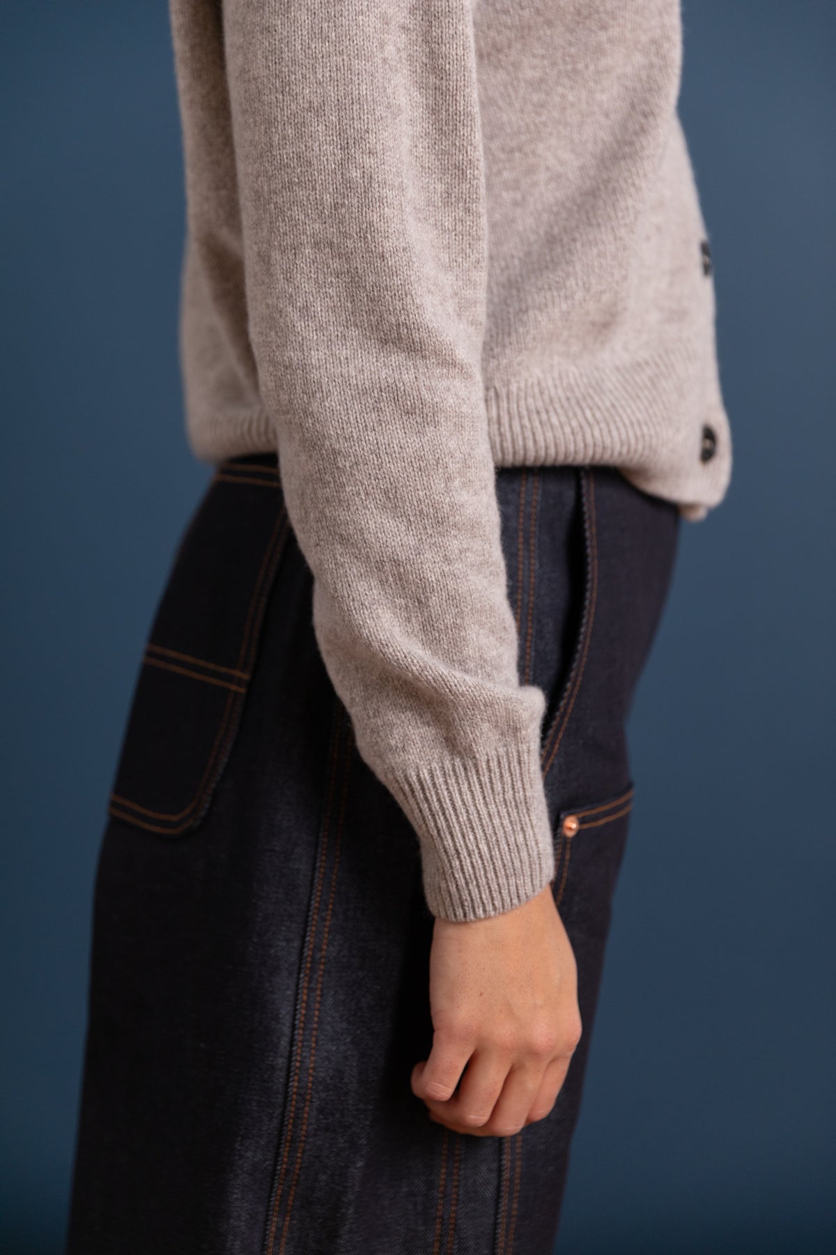SMALL CREW NECK CARDIGAN IN NATURAL MERINO/CASHMERE