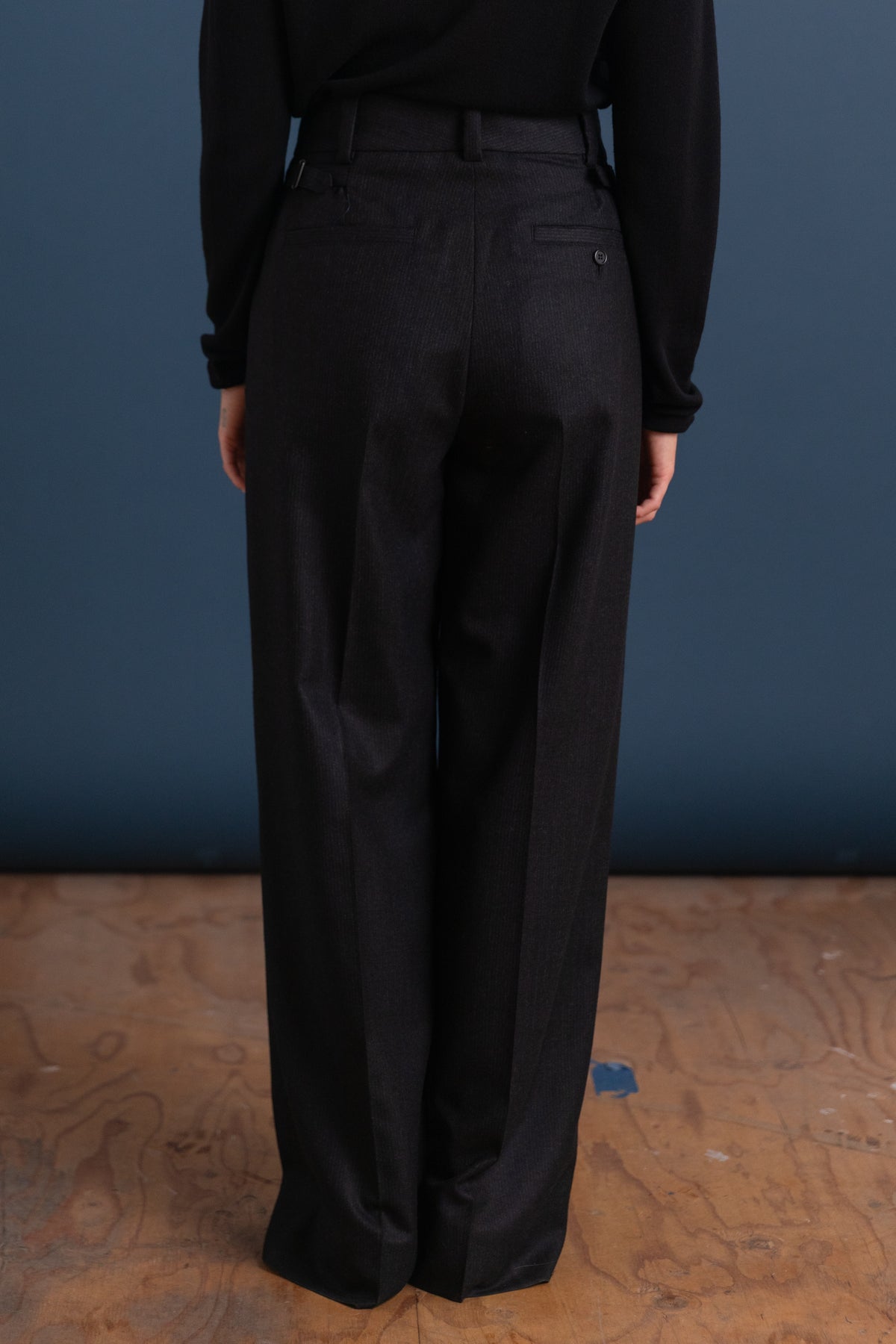 DEEP WAISTBAND CINCH TROUSERS IN BLACK/CHARCOAL STRIPED MUTED WOOL FLANNEL