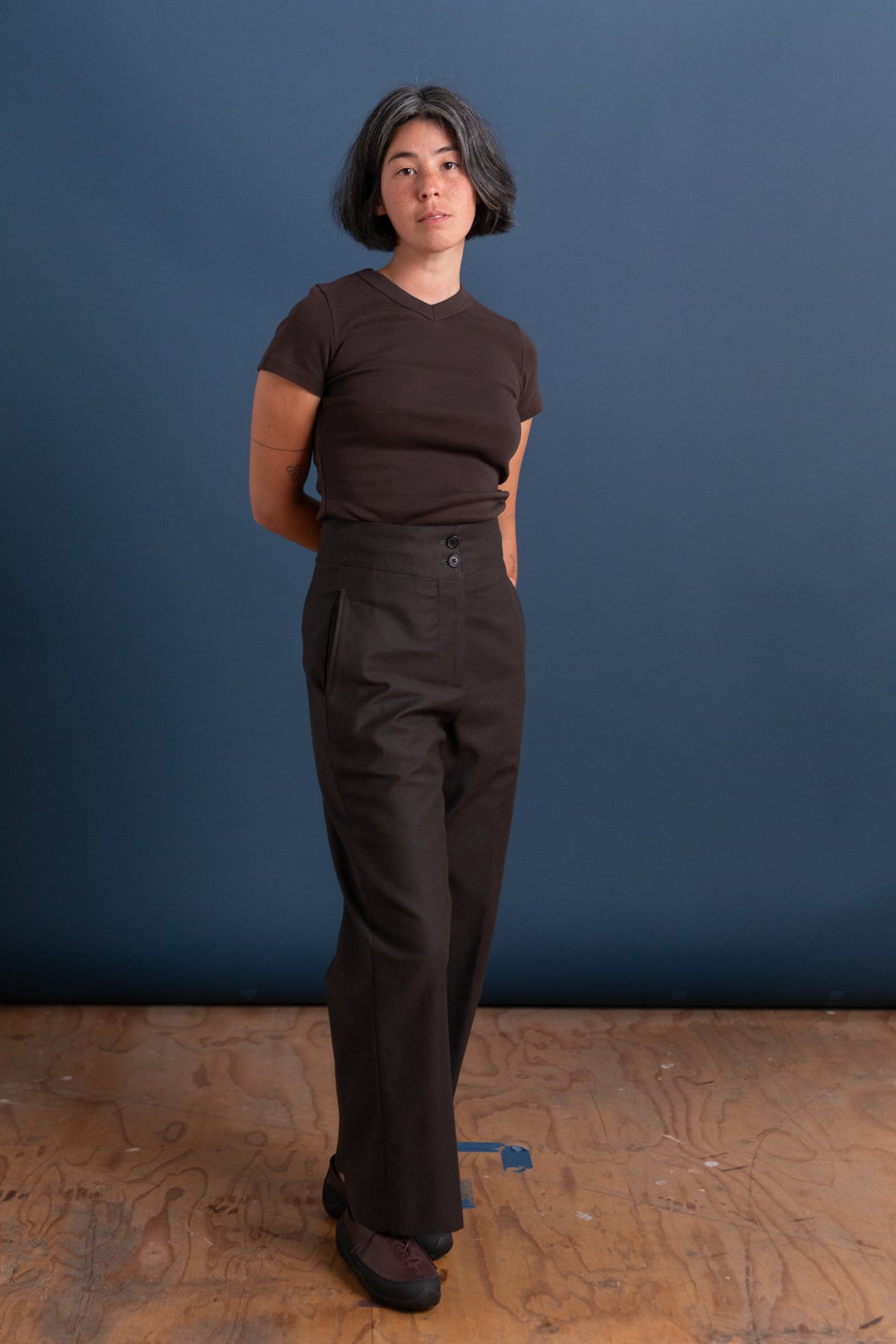 DEEP WAISTBAND TROUSERS IN ELEPHANT DRY COTTON DRILL