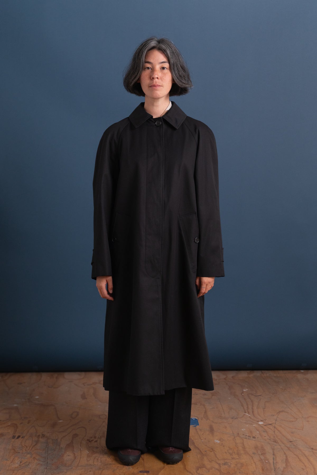 RAGLAN MAC IN SHOWERPROOF COTTON DRILL BLACK WITH WOOL LINING