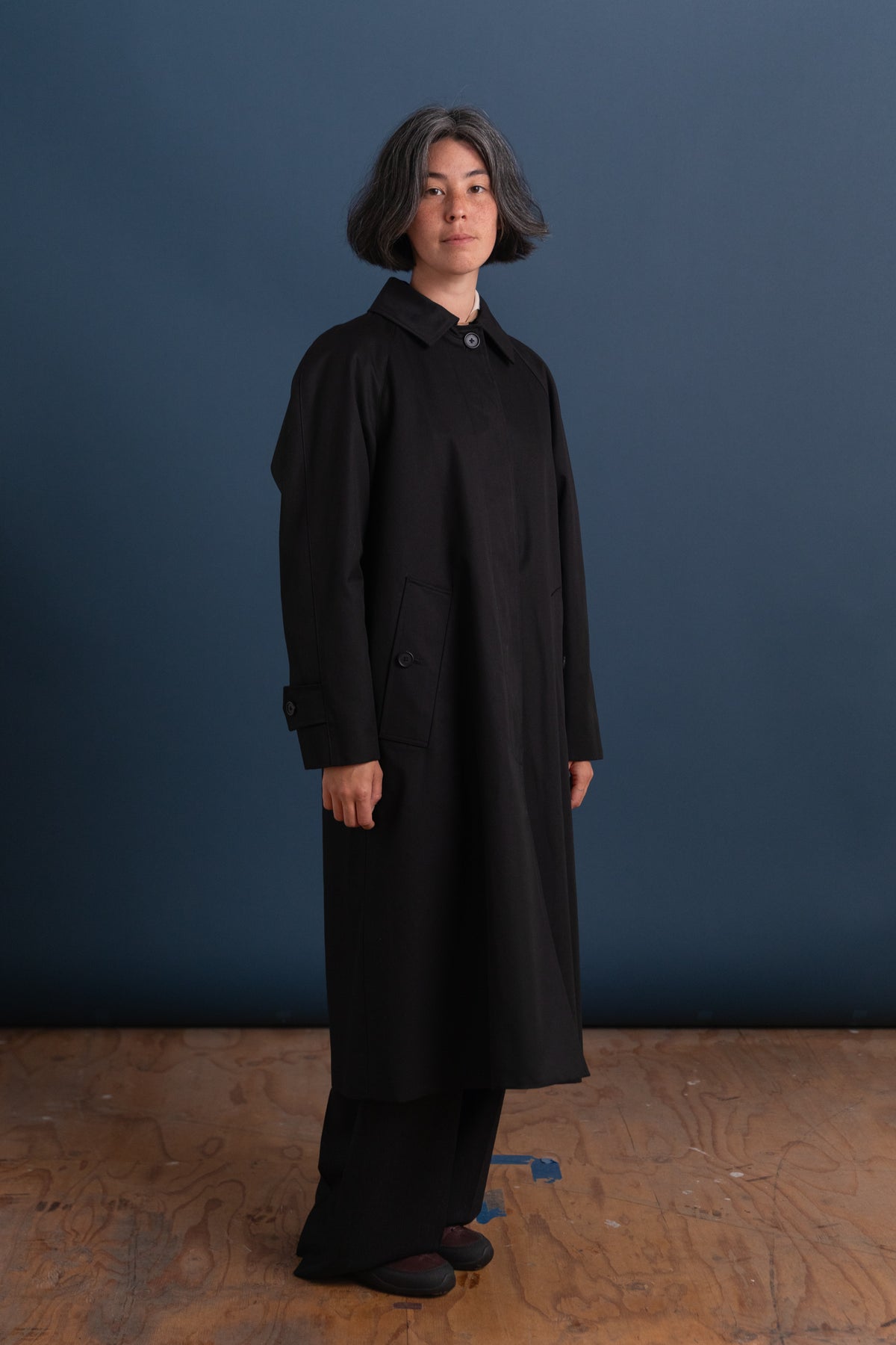 RAGLAN MAC IN SHOWERPROOF COTTON DRILL BLACK WITH WOOL LINING