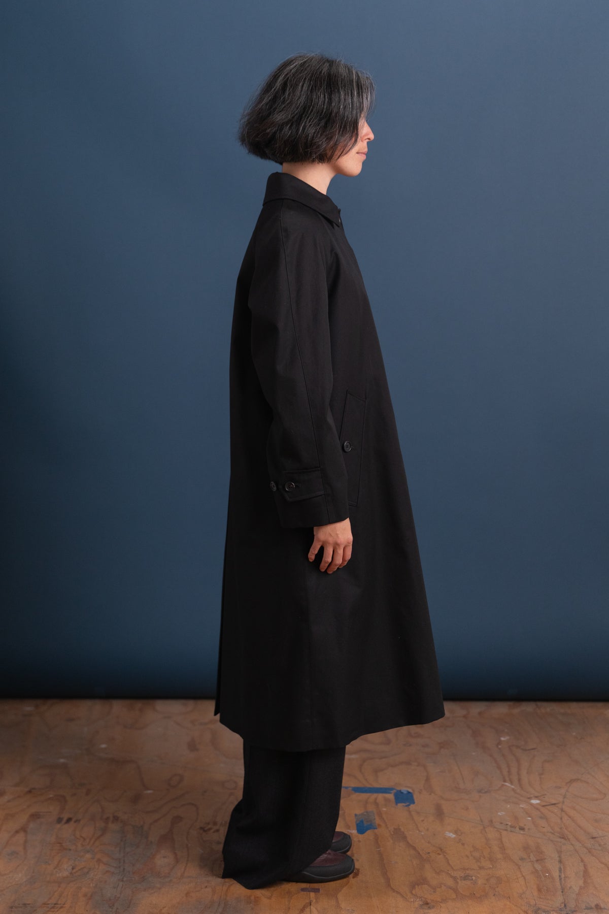 RAGLAN MAC IN SHOWERPROOF COTTON DRILL BLACK WITH WOOL LINING