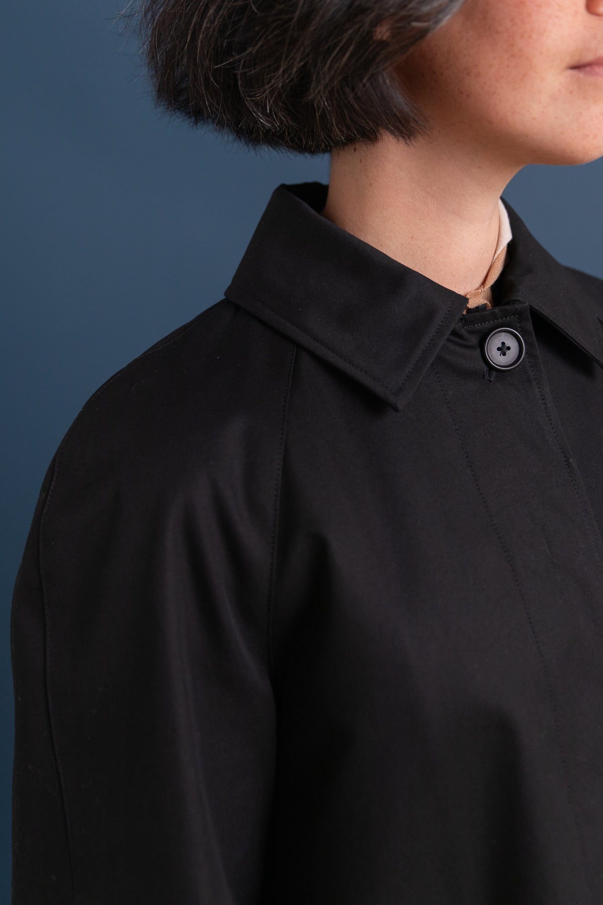 RAGLAN MAC IN SHOWERPROOF COTTON DRILL BLACK WITH WOOL LINING