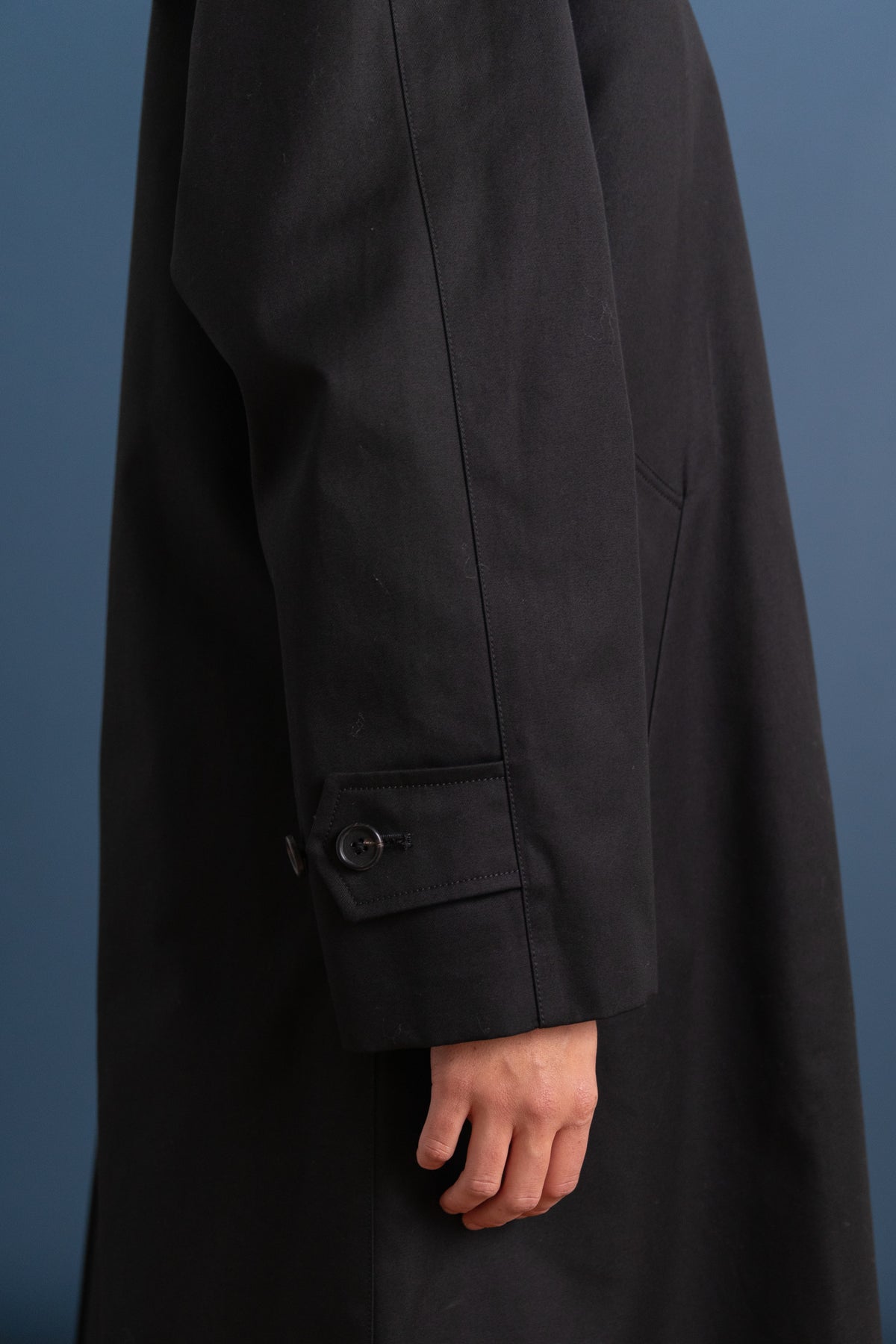 RAGLAN MAC IN SHOWERPROOF COTTON DRILL BLACK WITH WOOL LINING