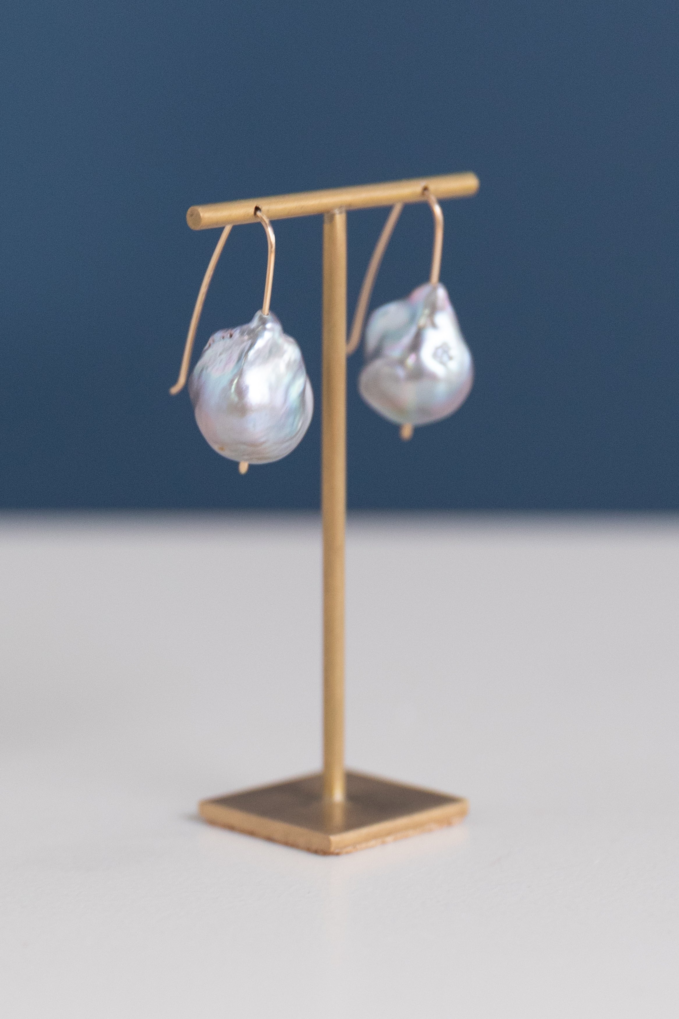 BAROQUE PEARL DROP EARRINGS IN SILVER