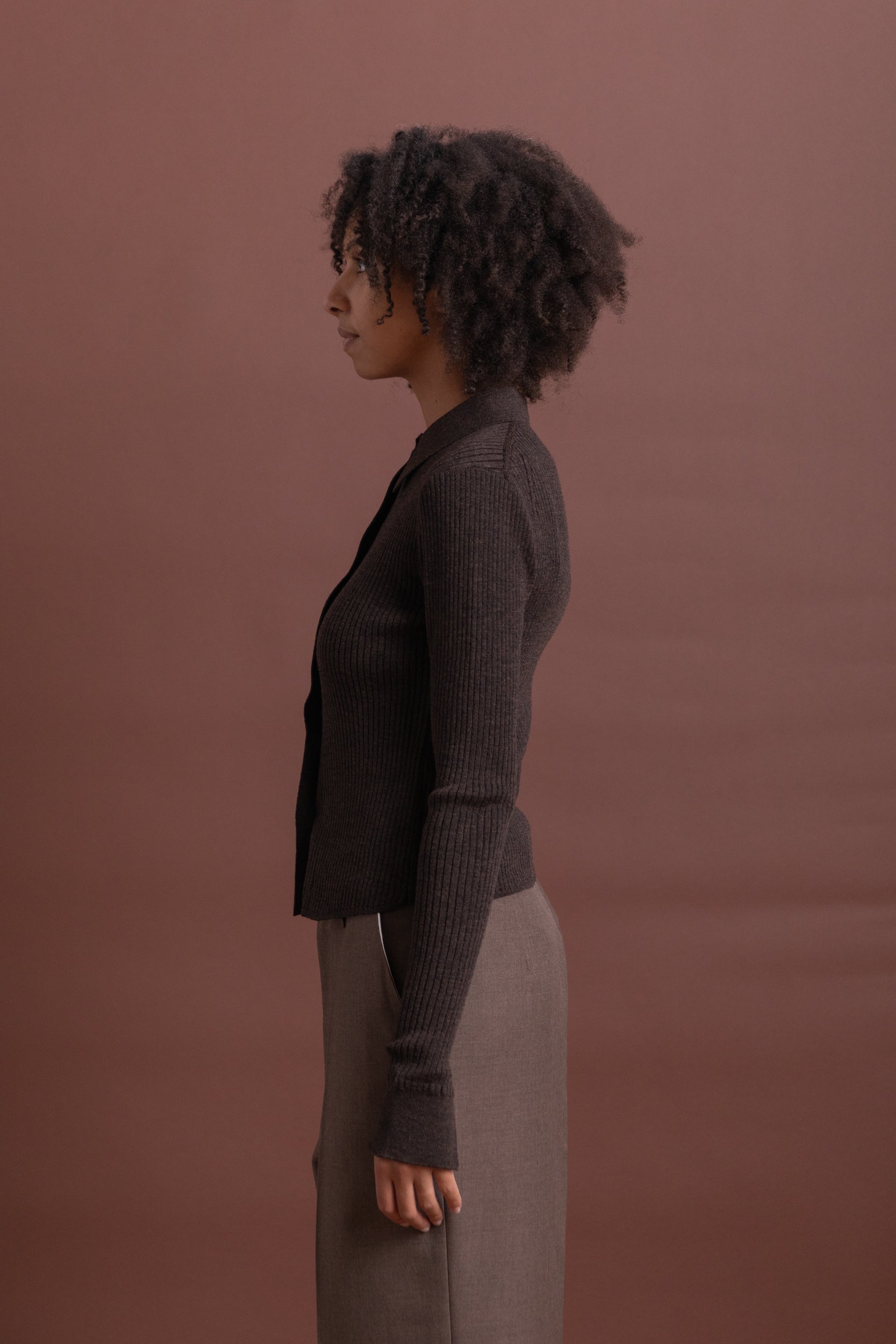 KNITTED RIB SHIRT IN DARK BROWN