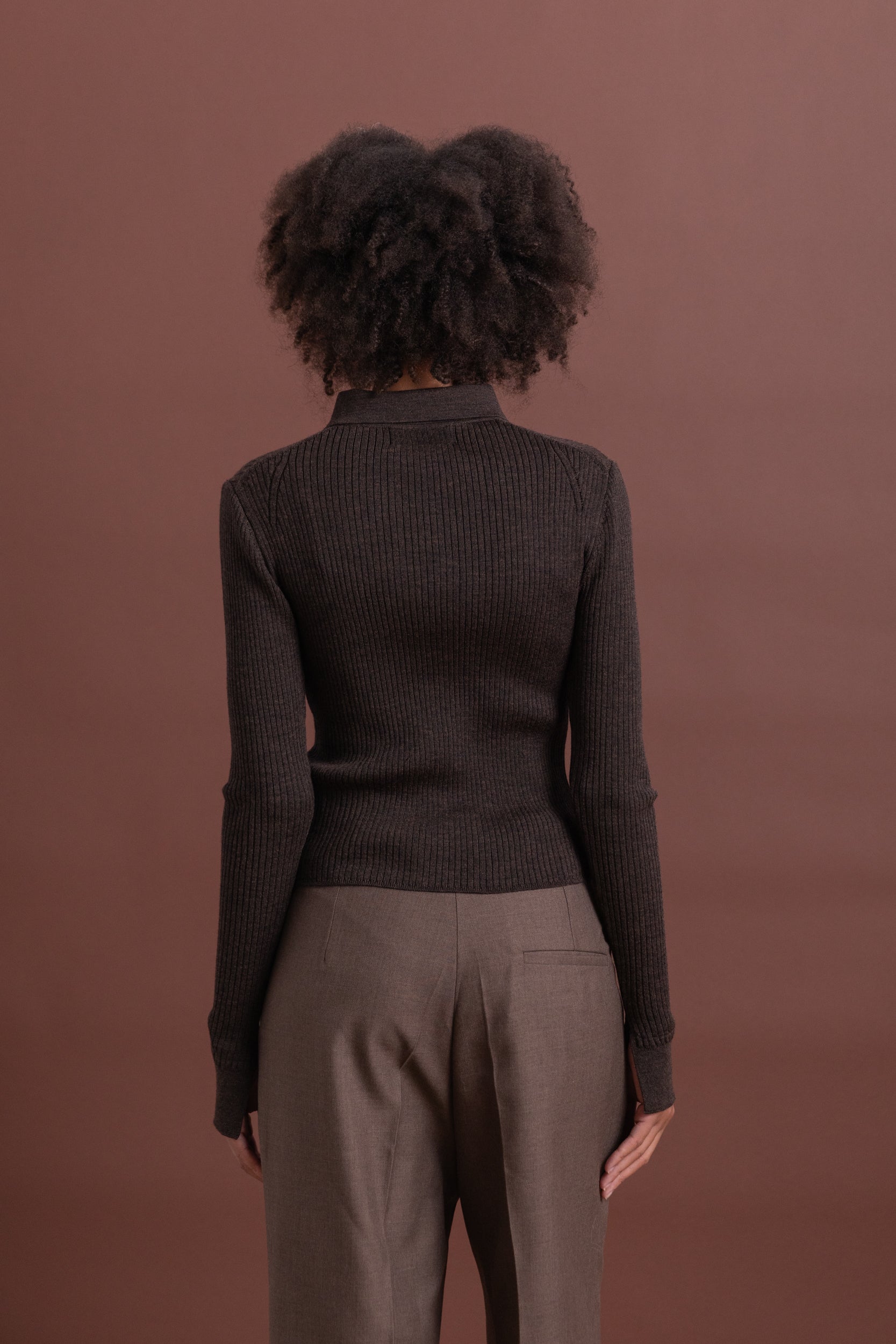 KNITTED RIB SHIRT IN DARK BROWN