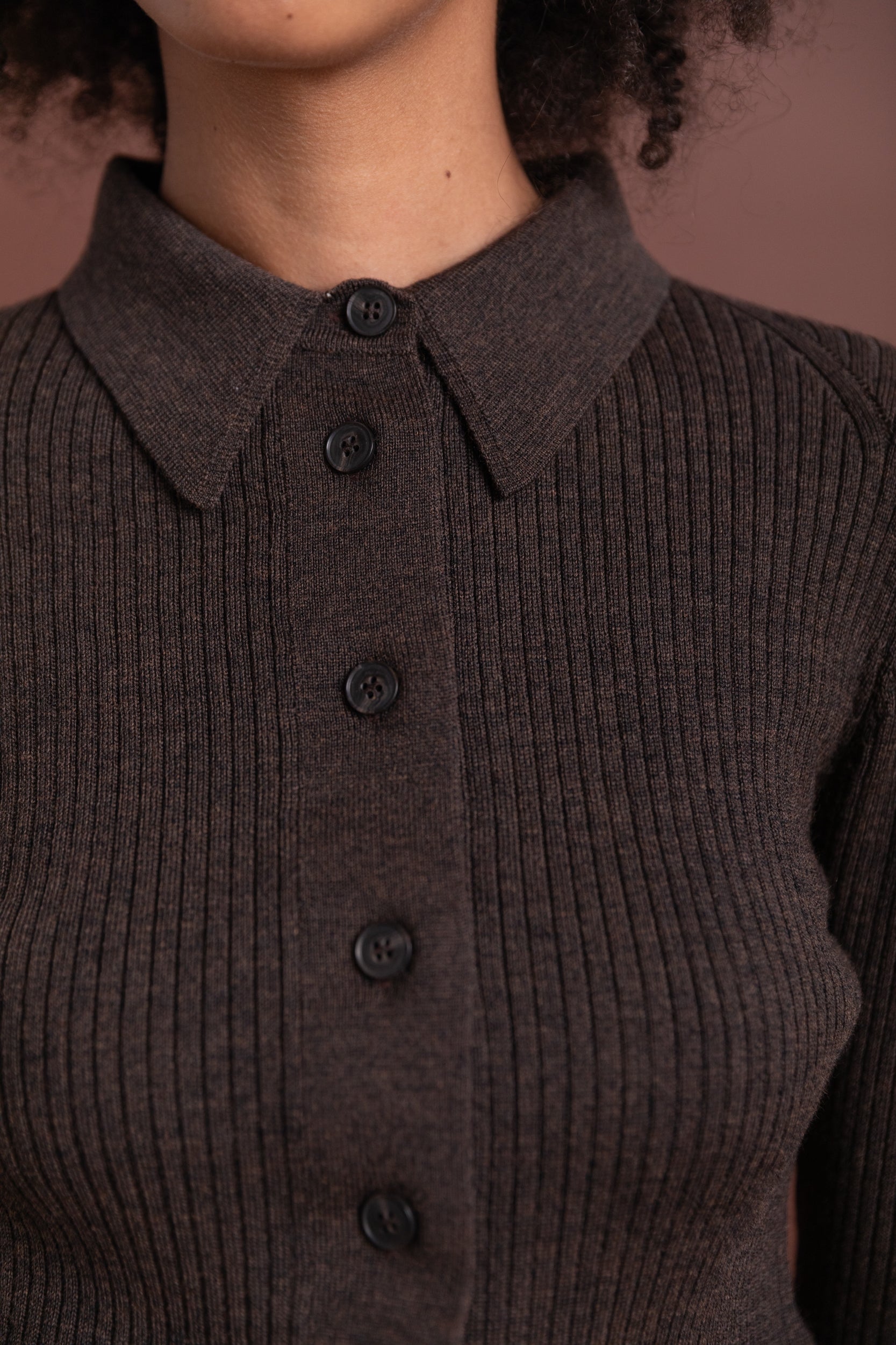 KNITTED RIB SHIRT IN DARK BROWN