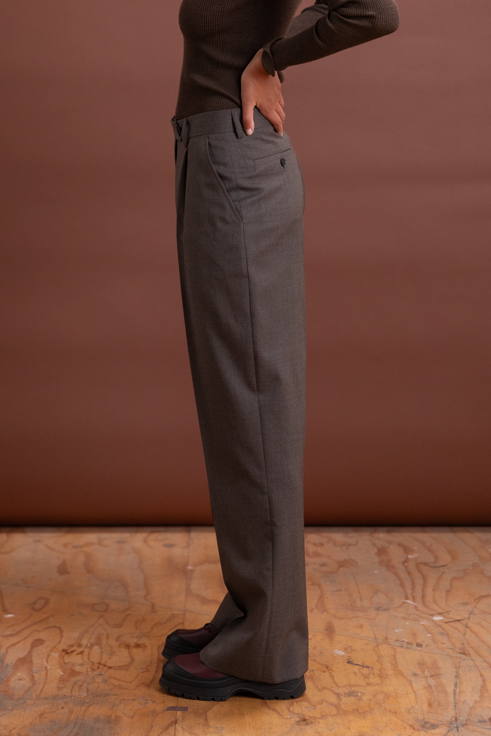 PRIMARY TROUSERS IN TAUPE WOOL