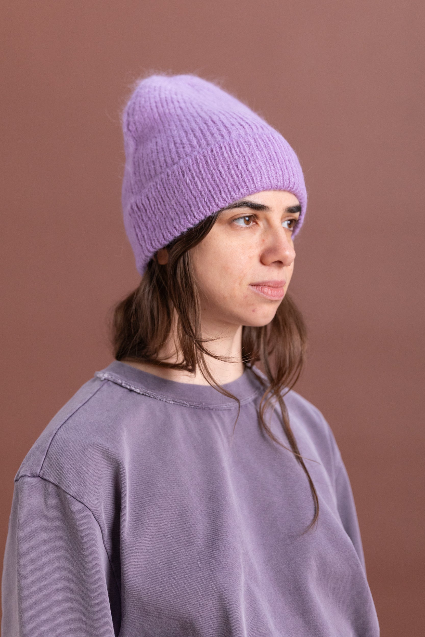 BRUSHED RIB HAT IN VIOLET
