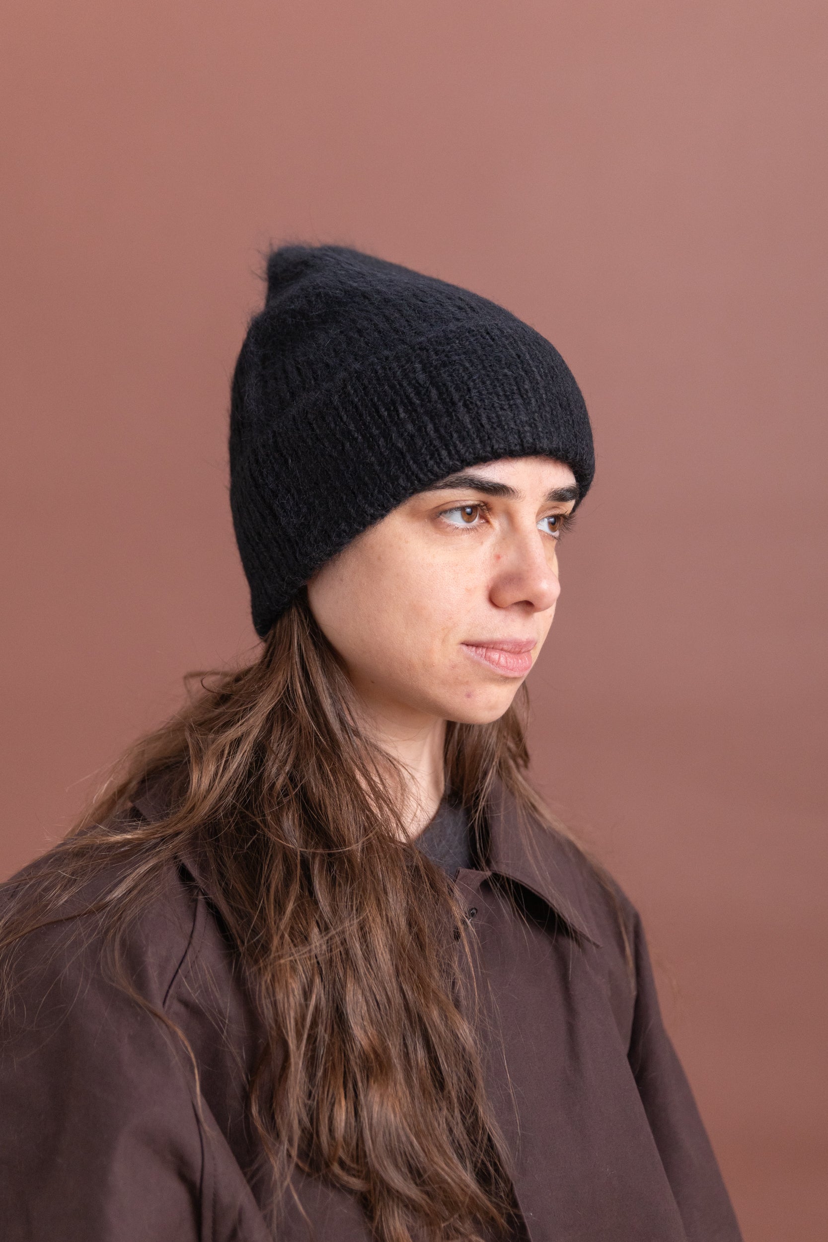 BRUSHED RIB HAT IN BLACK