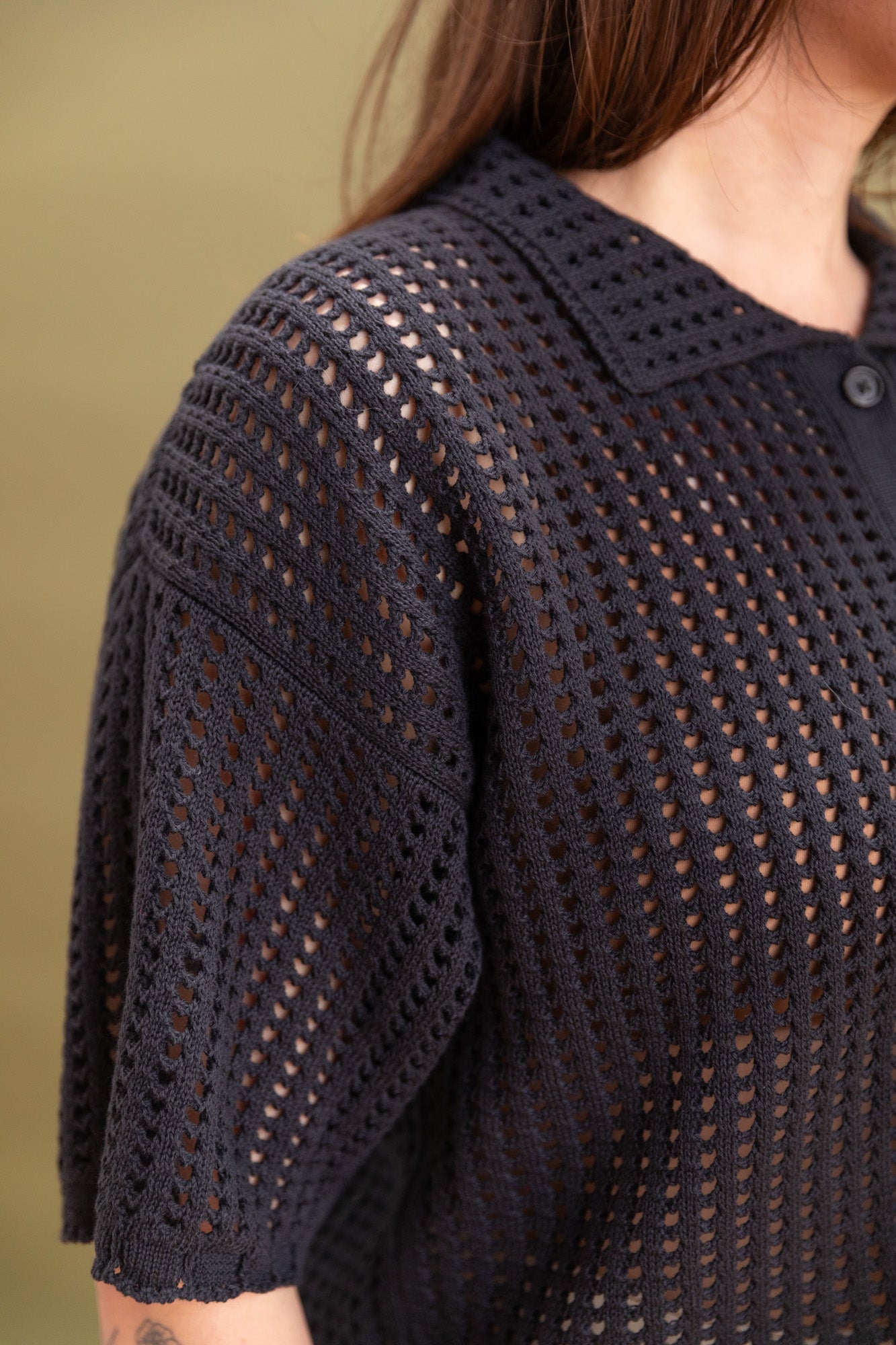 OPEN KNIT POLO IN BLACK