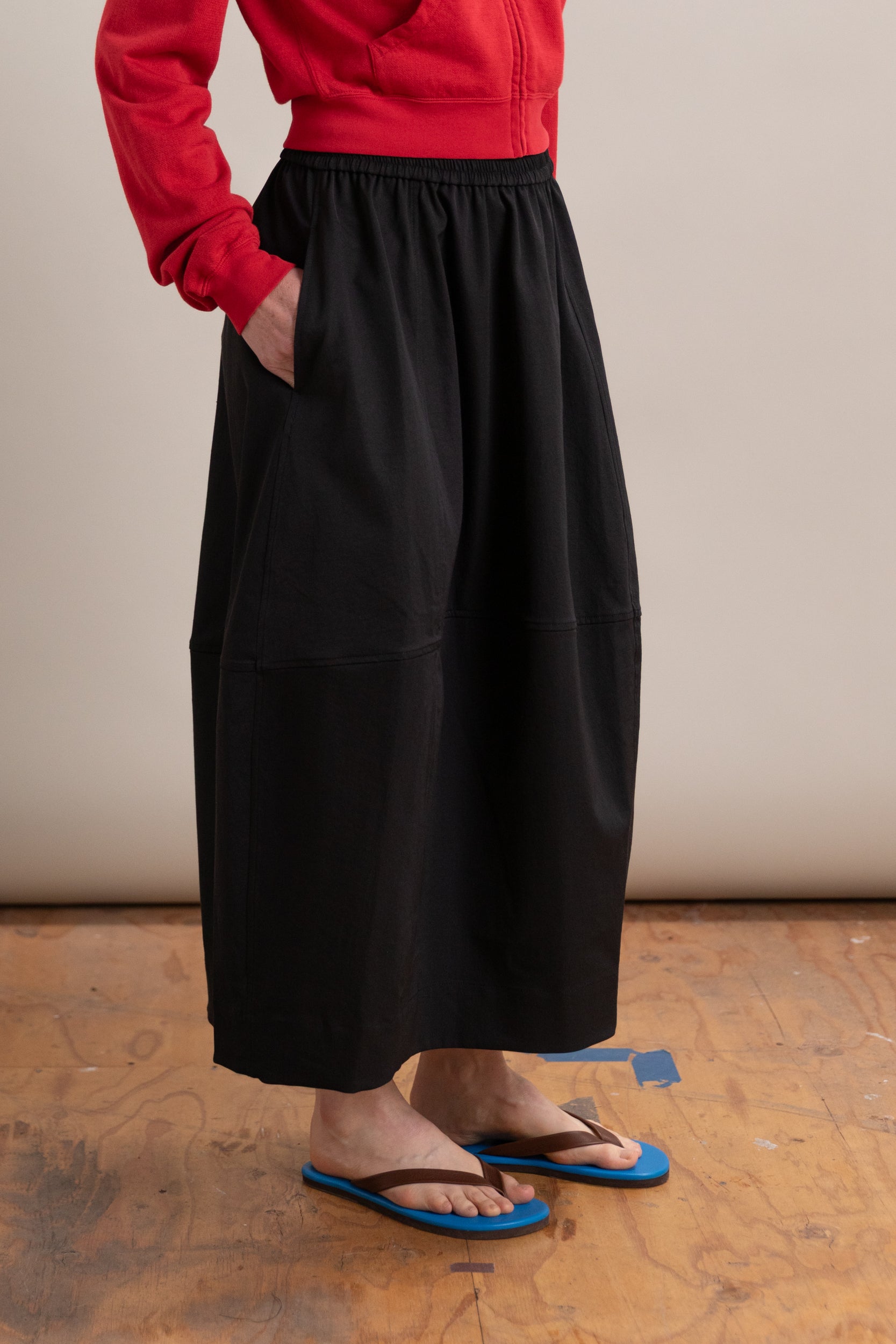 BALLOON MIDI SKIRT IN BLACK