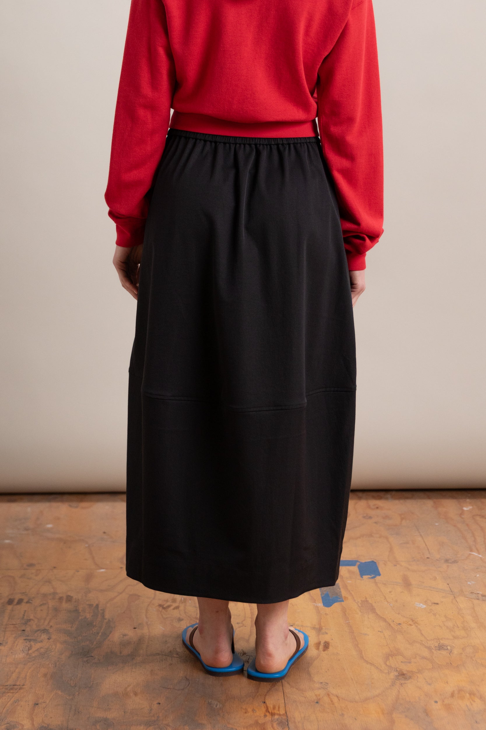 BALLOON MIDI SKIRT IN BLACK
