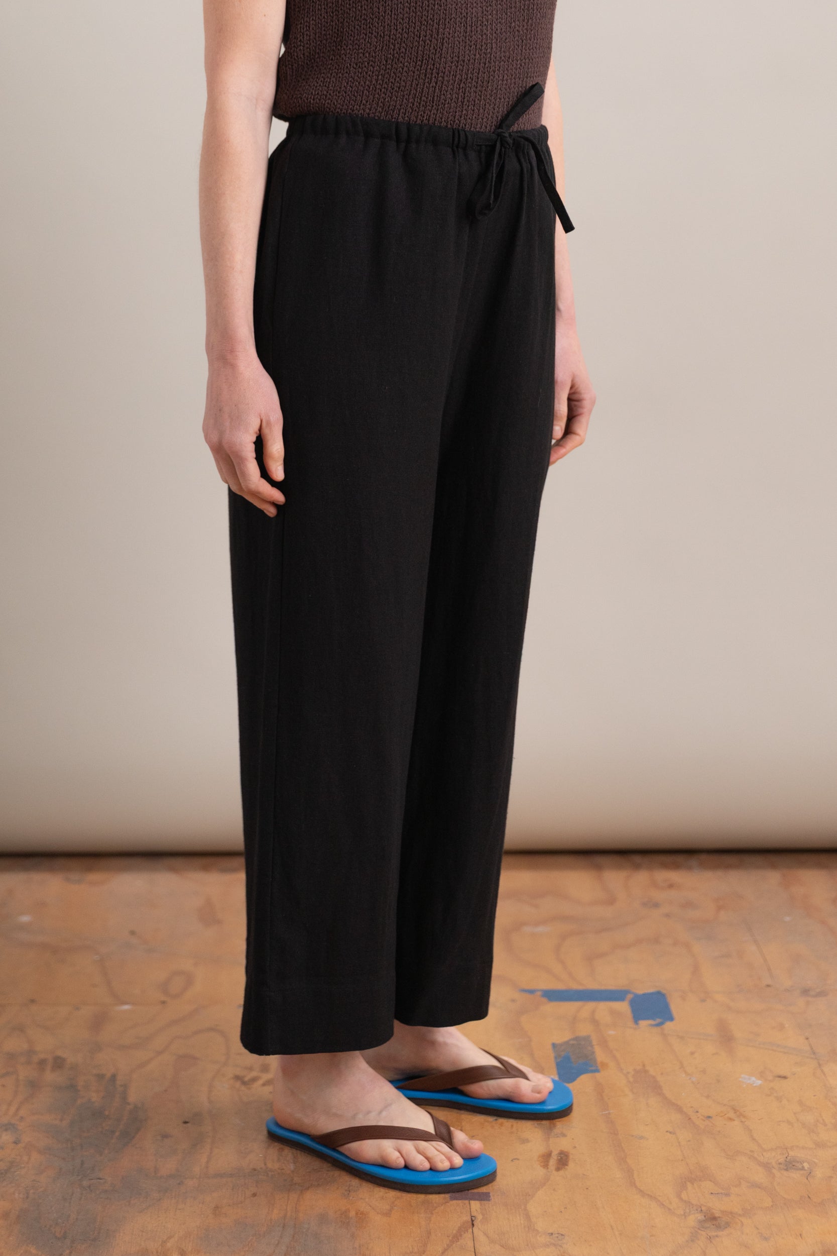 LINEN BLEND CROPPED PANTS IN BLACK