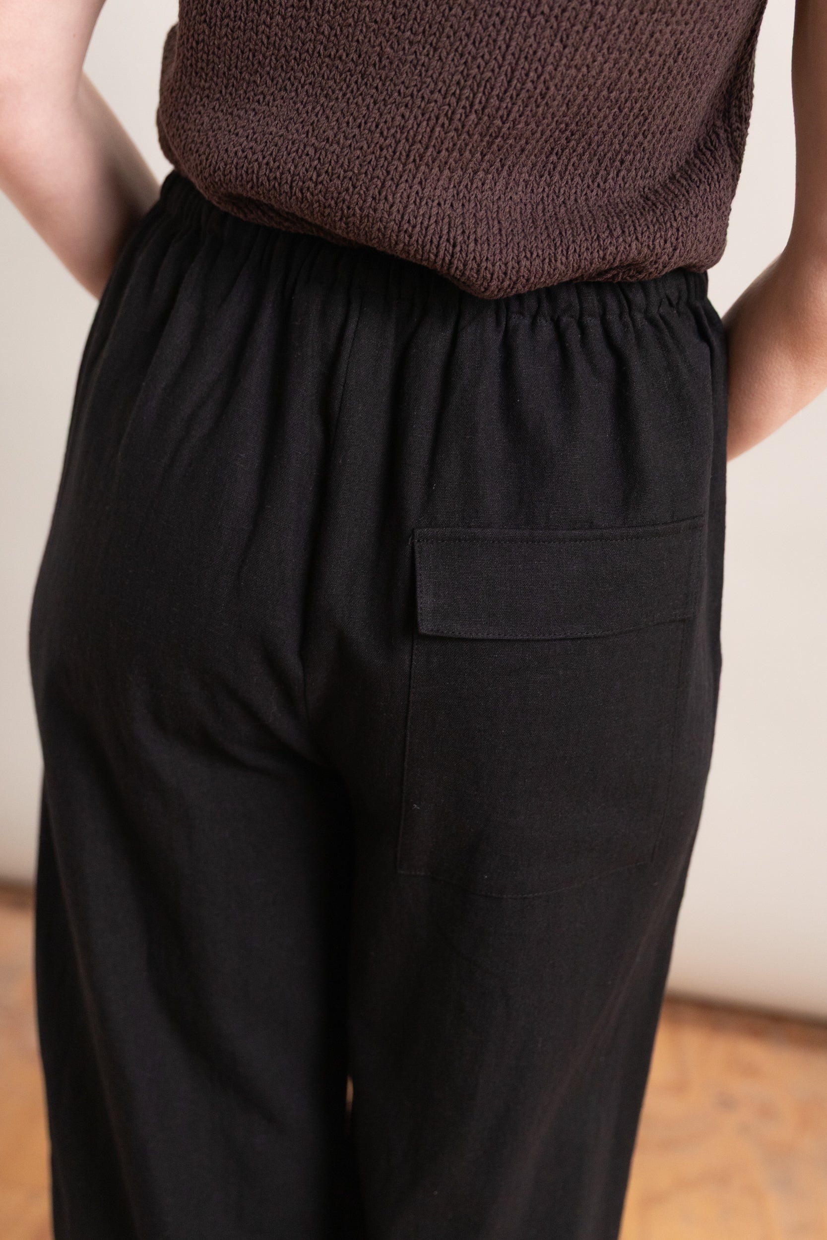 LINEN BLEND CROPPED PANTS IN BLACK
